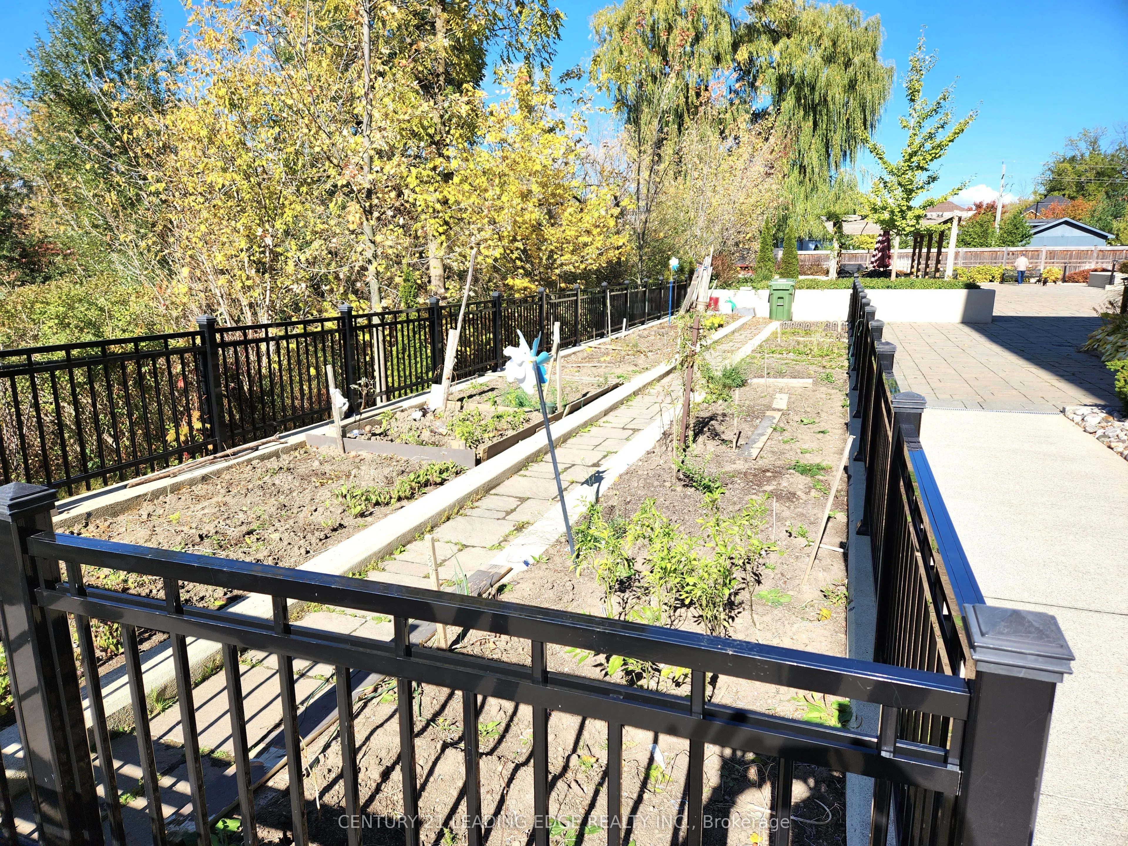 7 BOND Crescent, #325