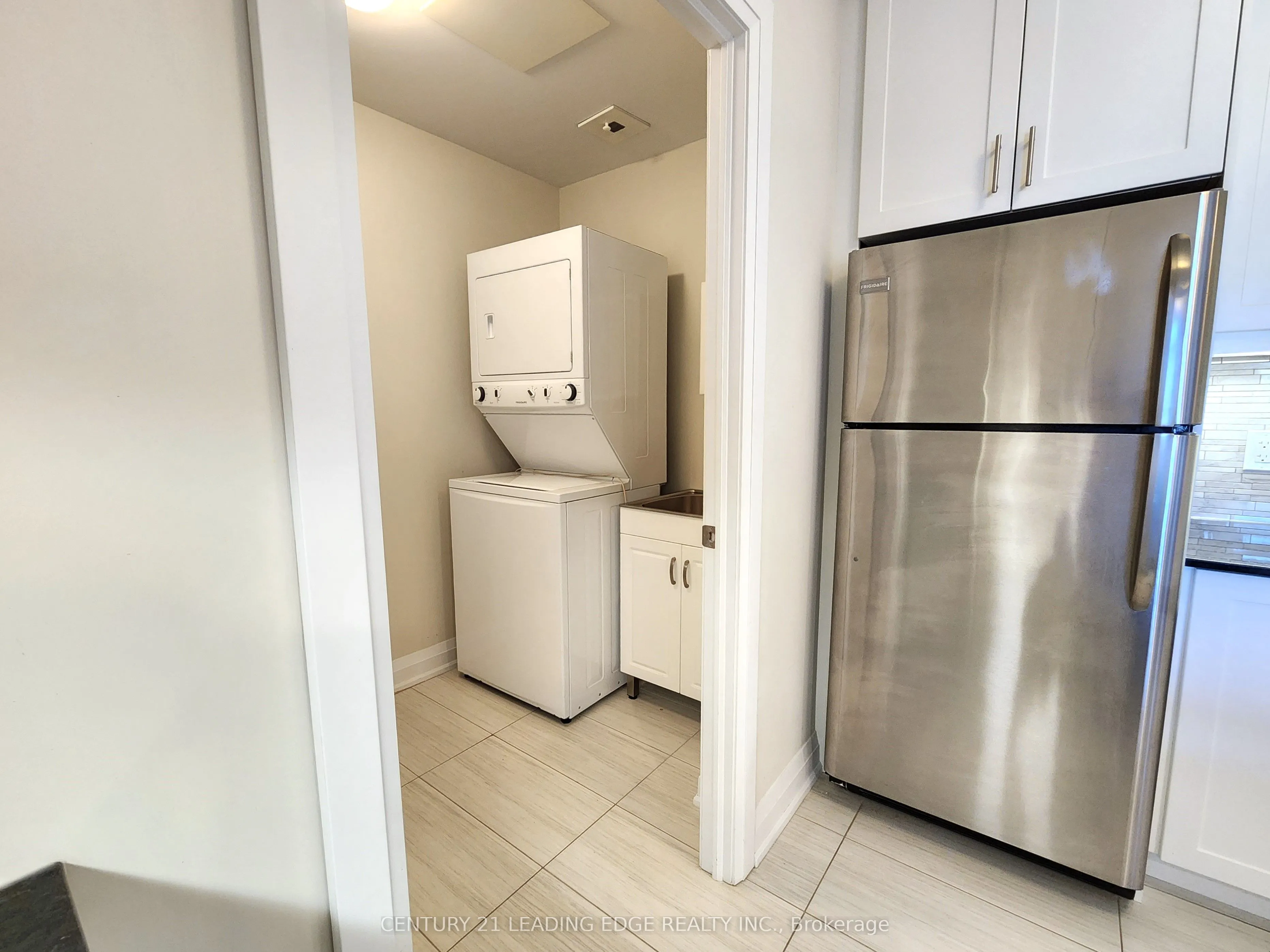 7 BOND Crescent, #325