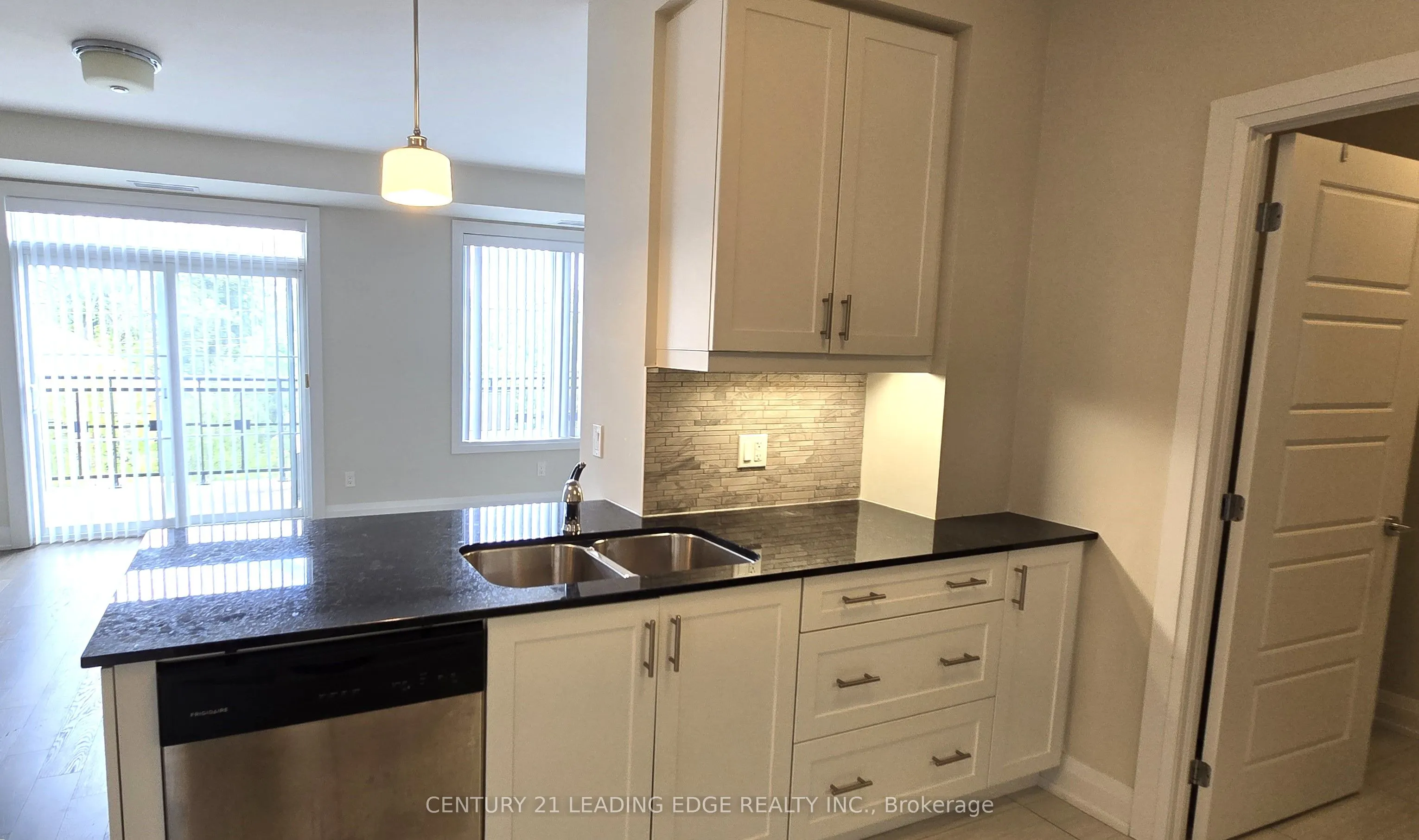 7 BOND Crescent, #325