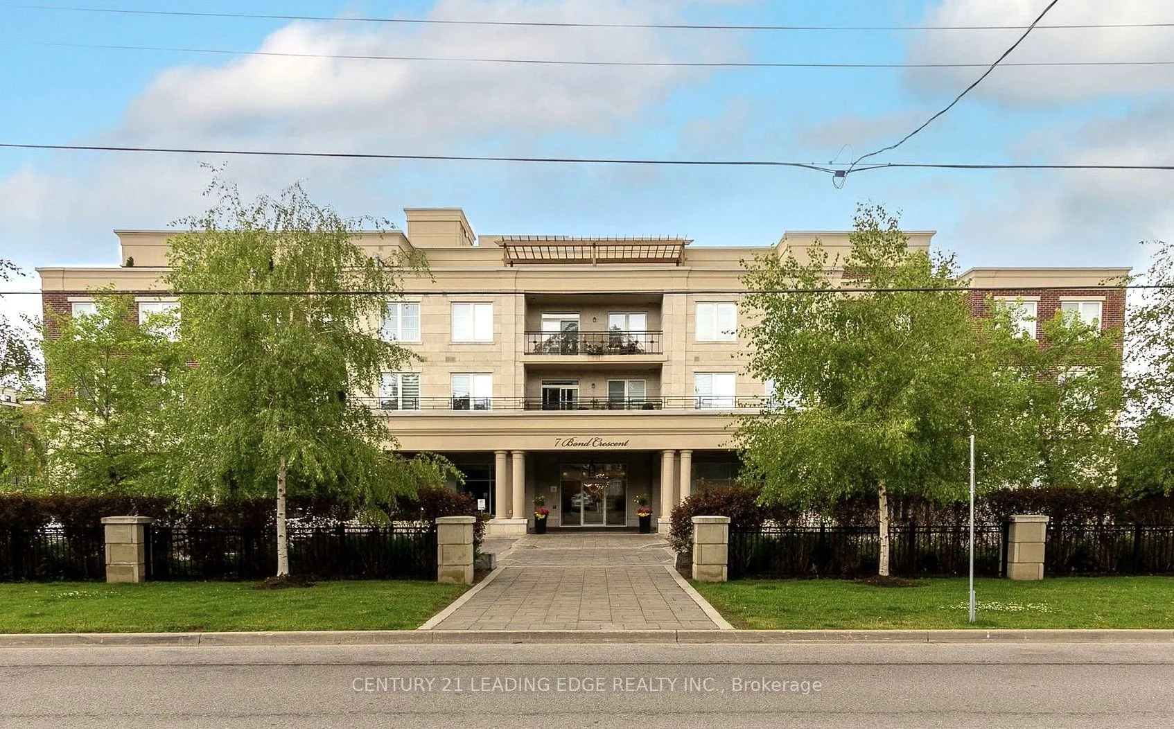 7 BOND Crescent, #325