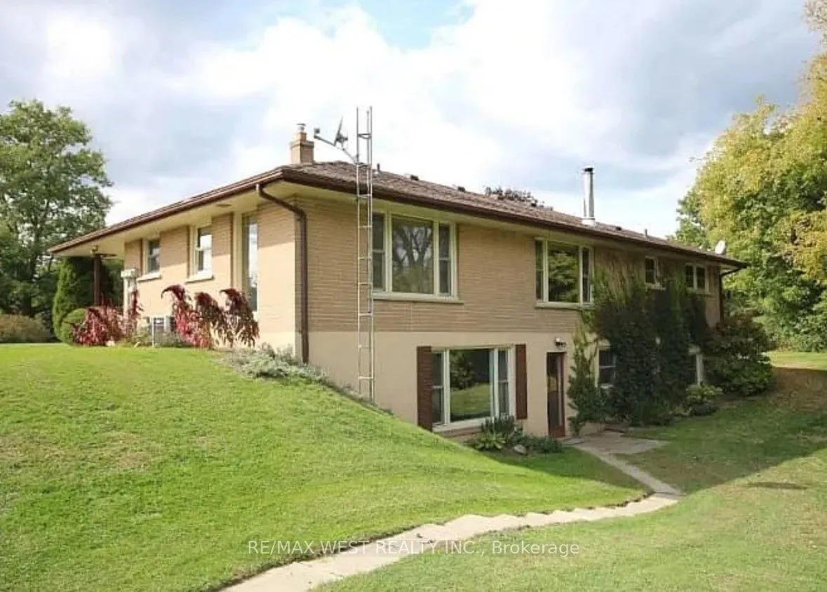 130 Cousins Drive E