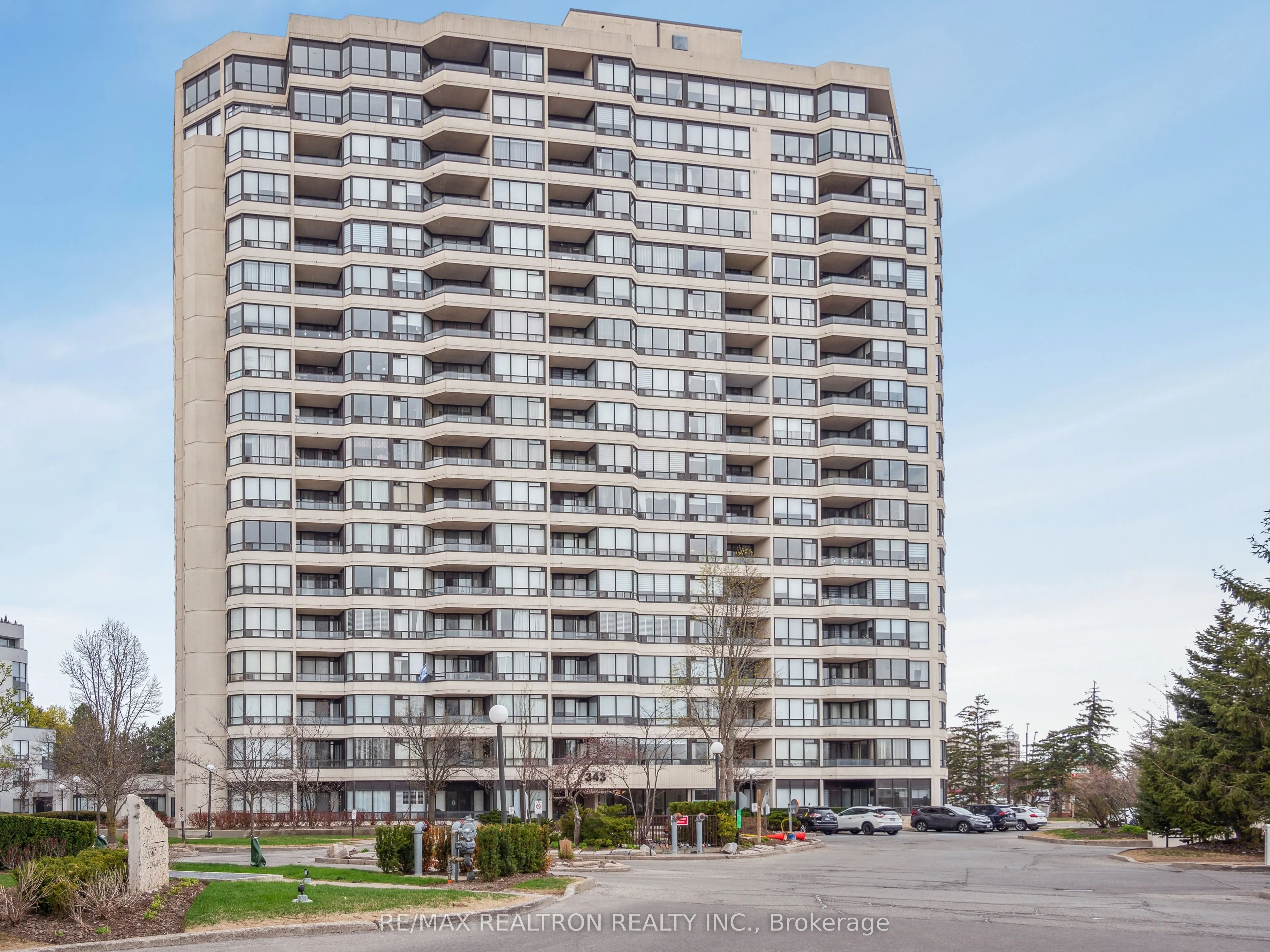 343 Clark Avenue W, #704