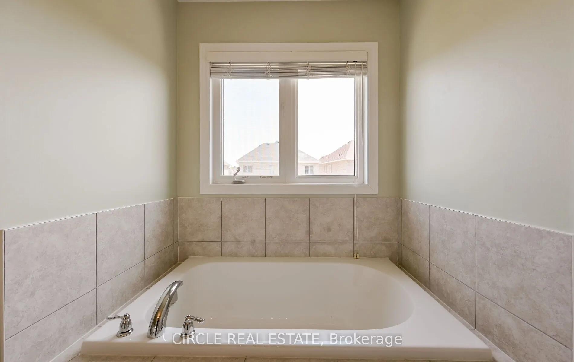 166 Sharpe Crescent