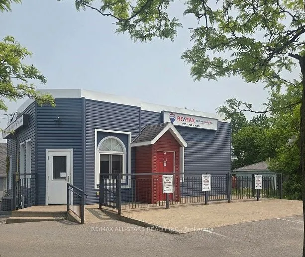 1 Albert Street S