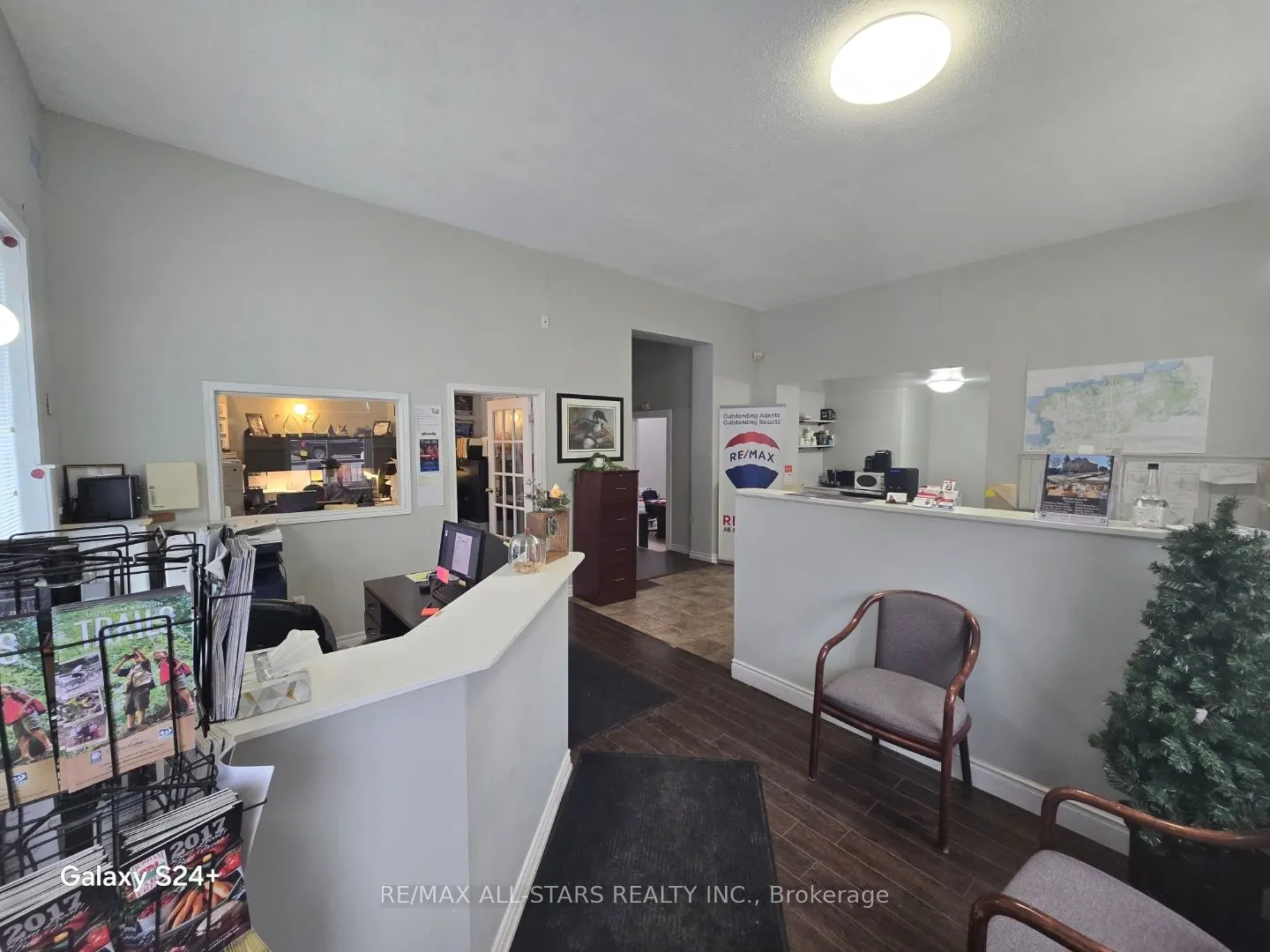 1 Albert Street S