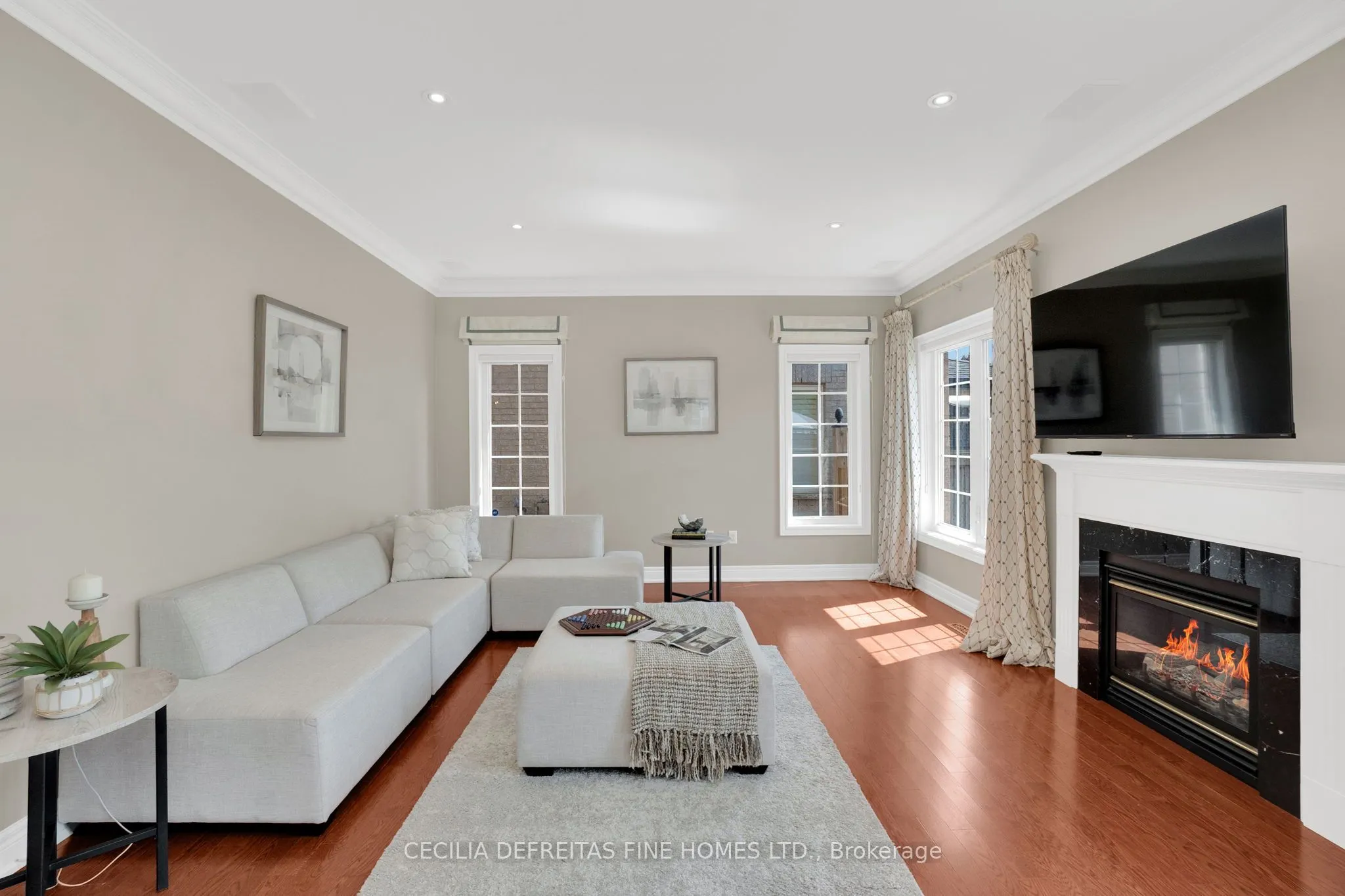 173 Polo Crescent