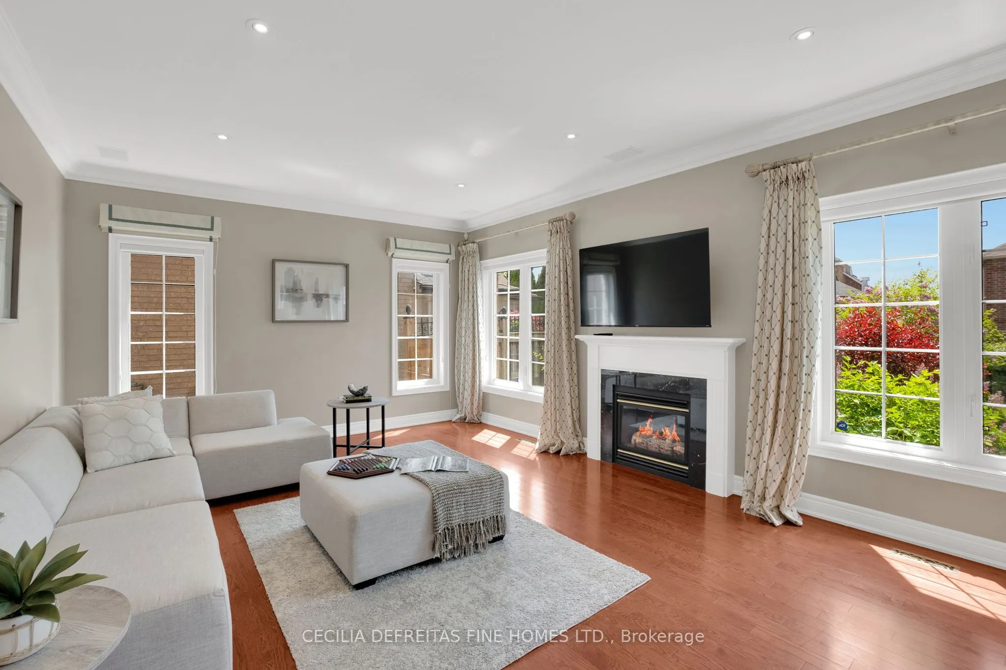 173 Polo Crescent