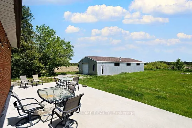 5125 Concession 4 Road E