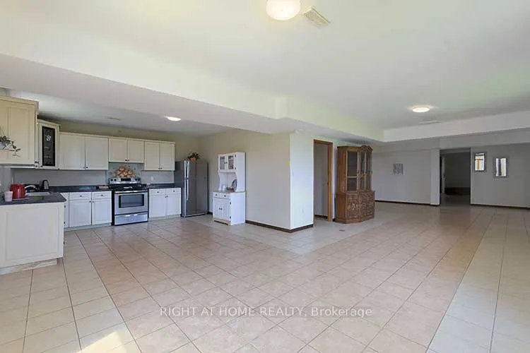 5125 Concession 4 Road E