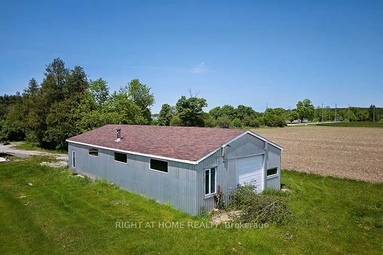 5125 Concession 4 Road E
