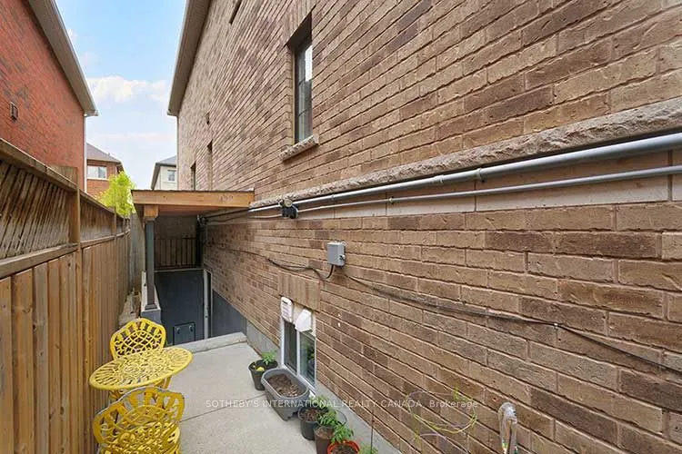 86 Alexie Way