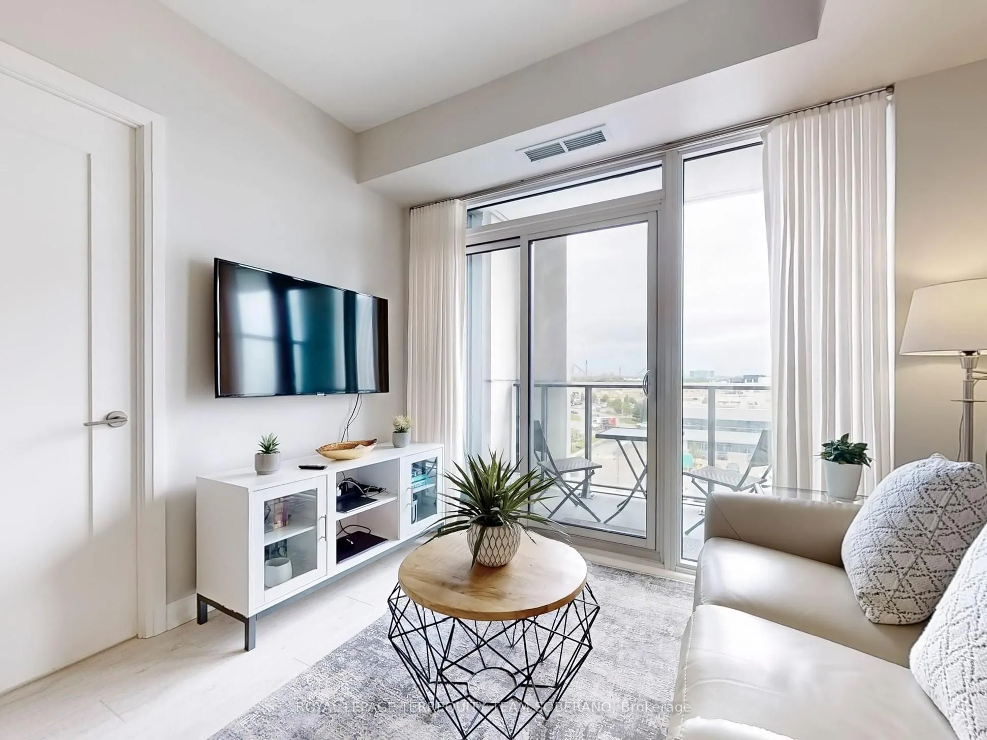 9000 Jane Street, #529