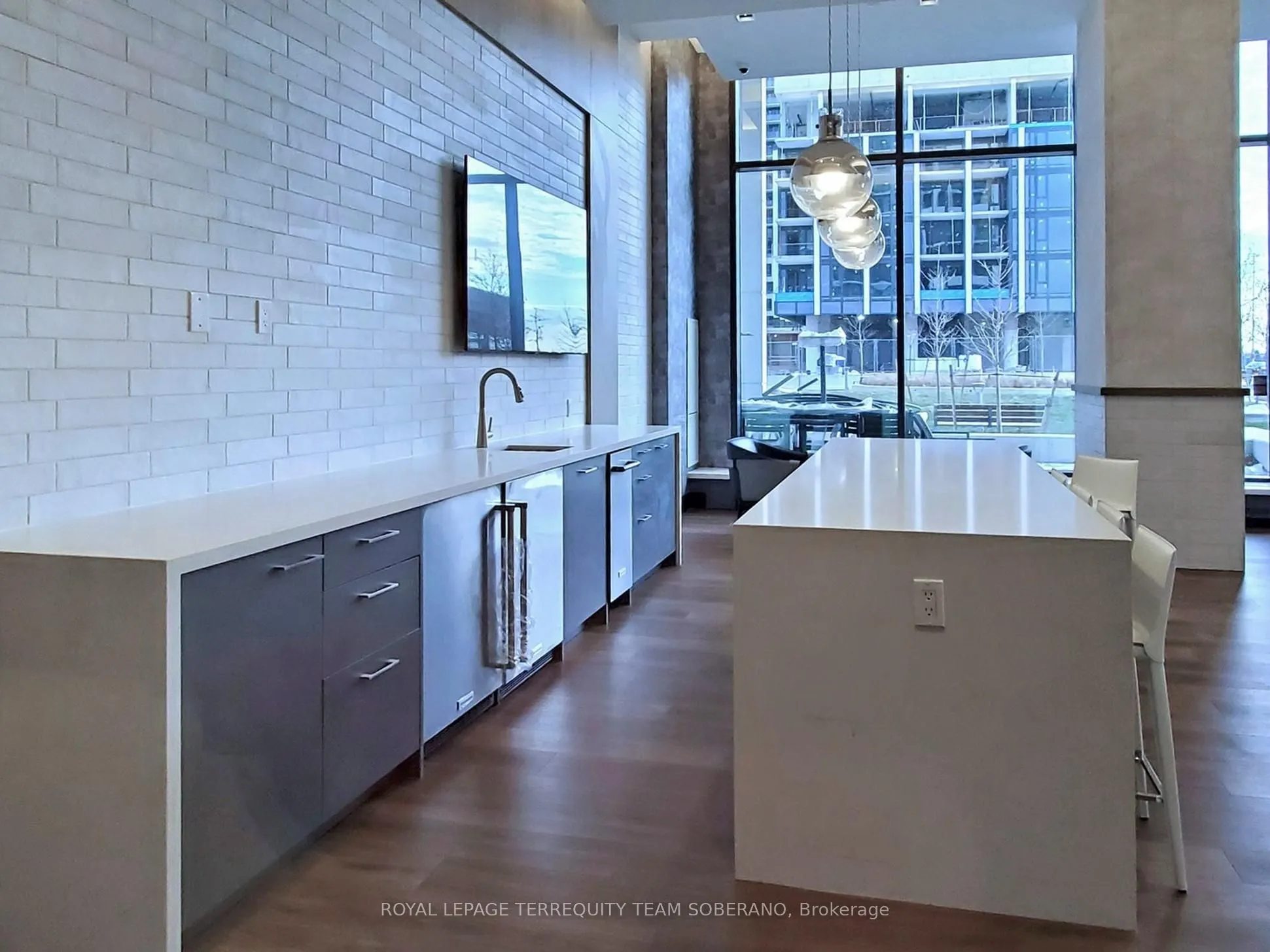 9000 Jane Street, #529