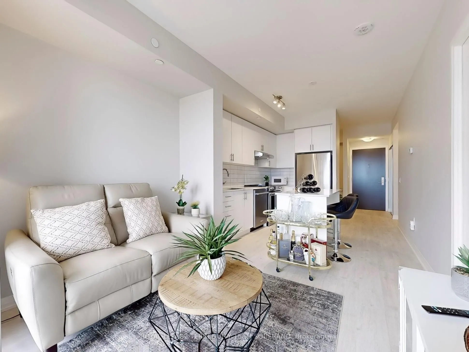 9000 Jane Street, #529