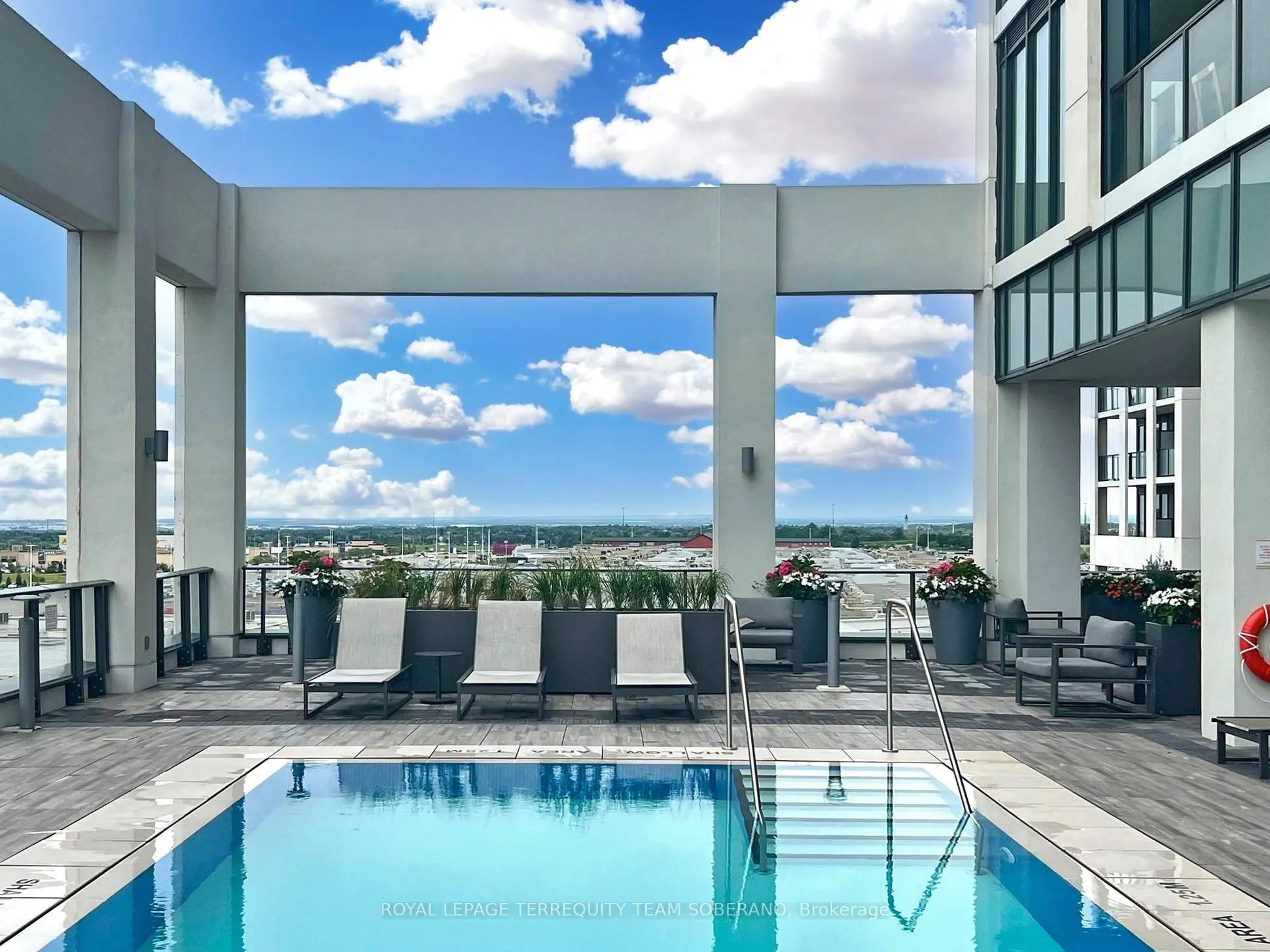9000 Jane Street, #529