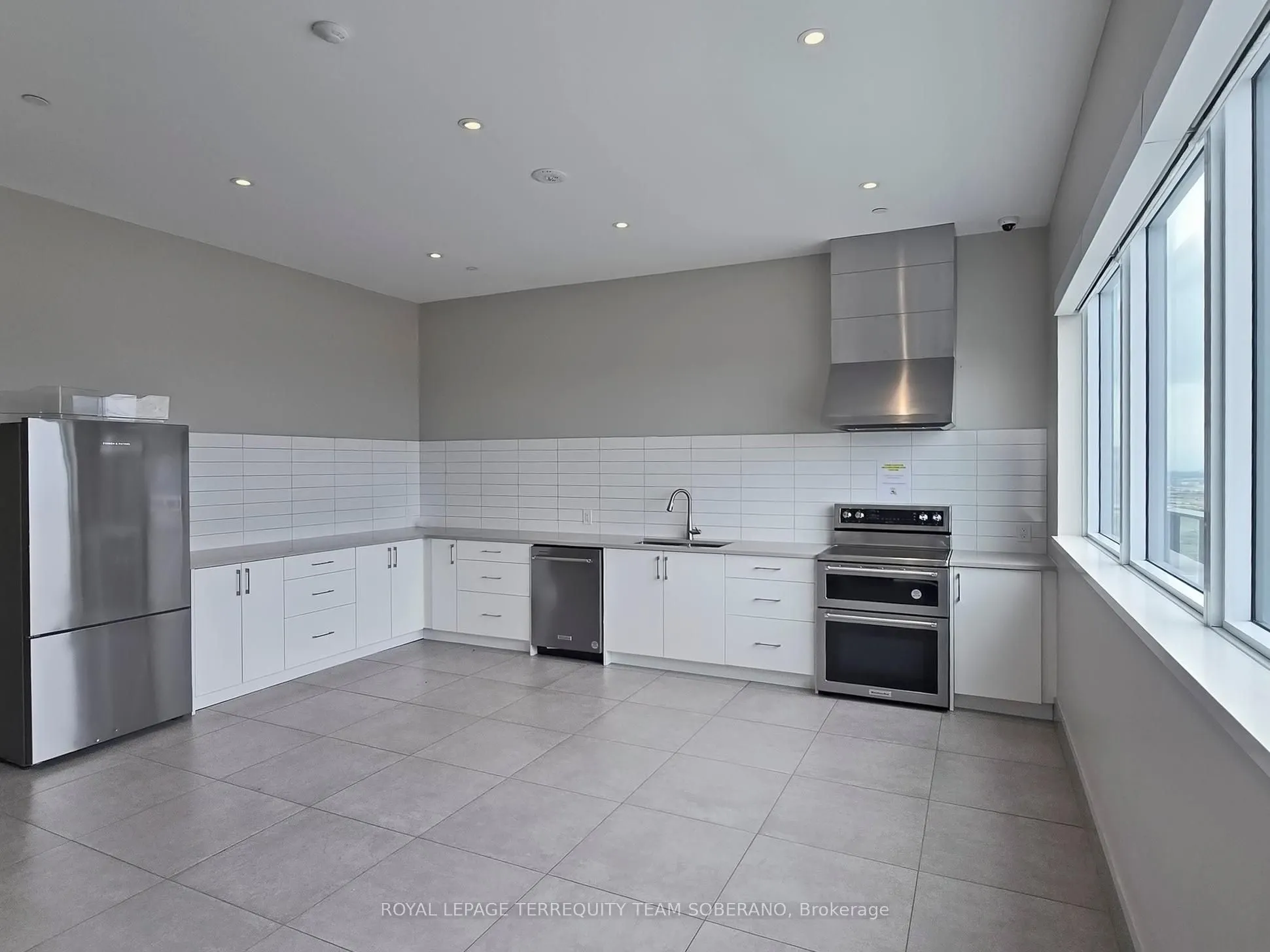 9000 Jane Street, #529