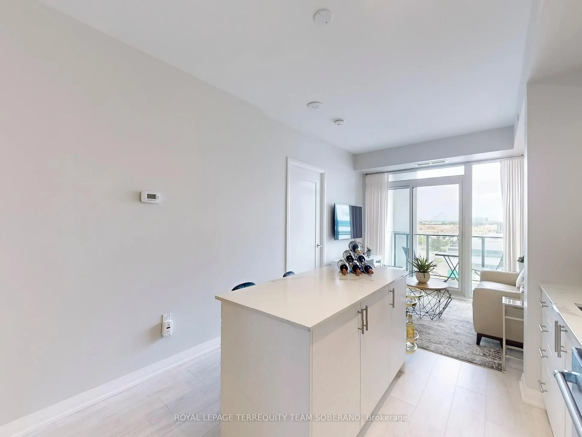 9000 Jane Street, #529