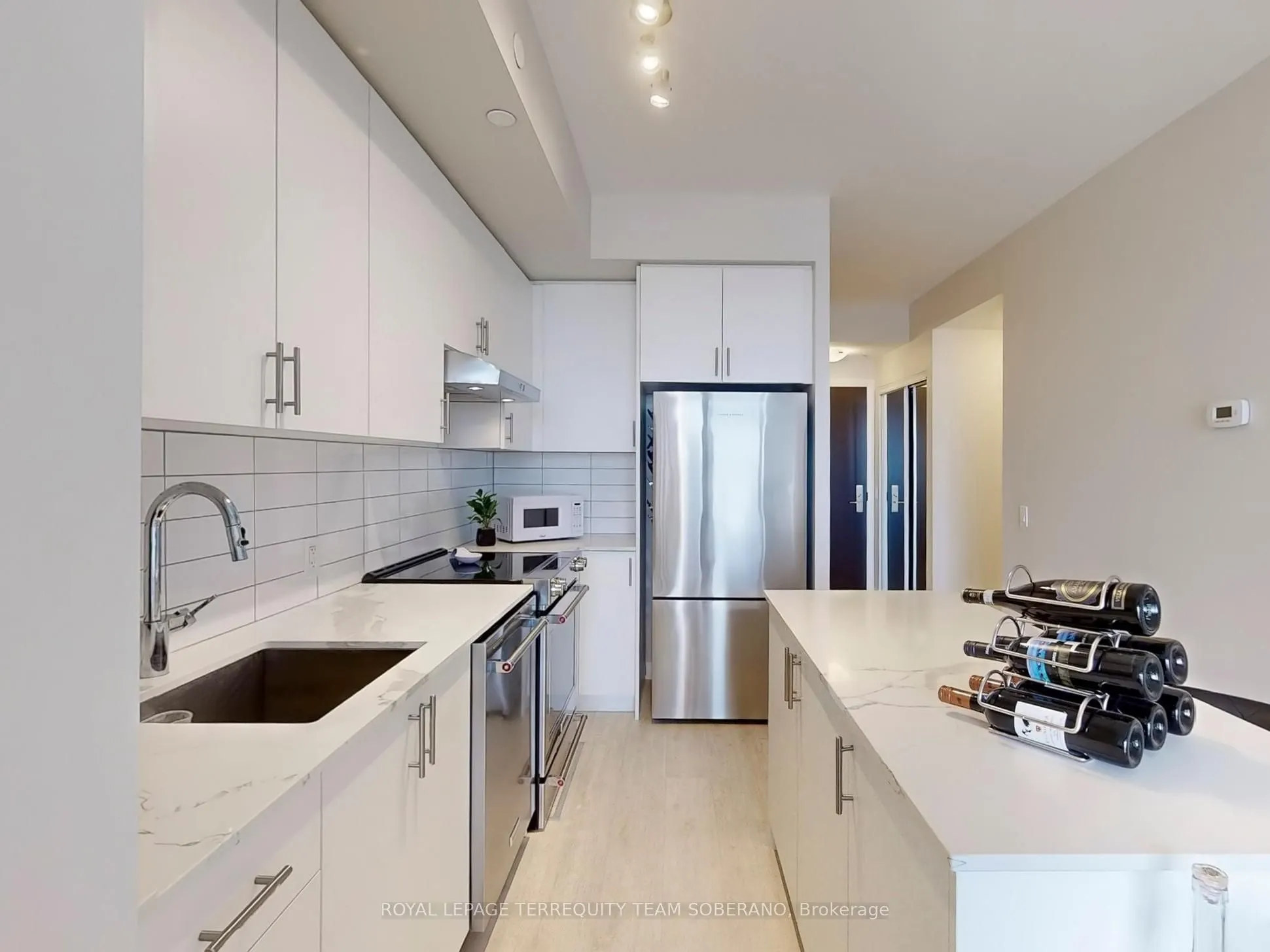 9000 Jane Street, #529