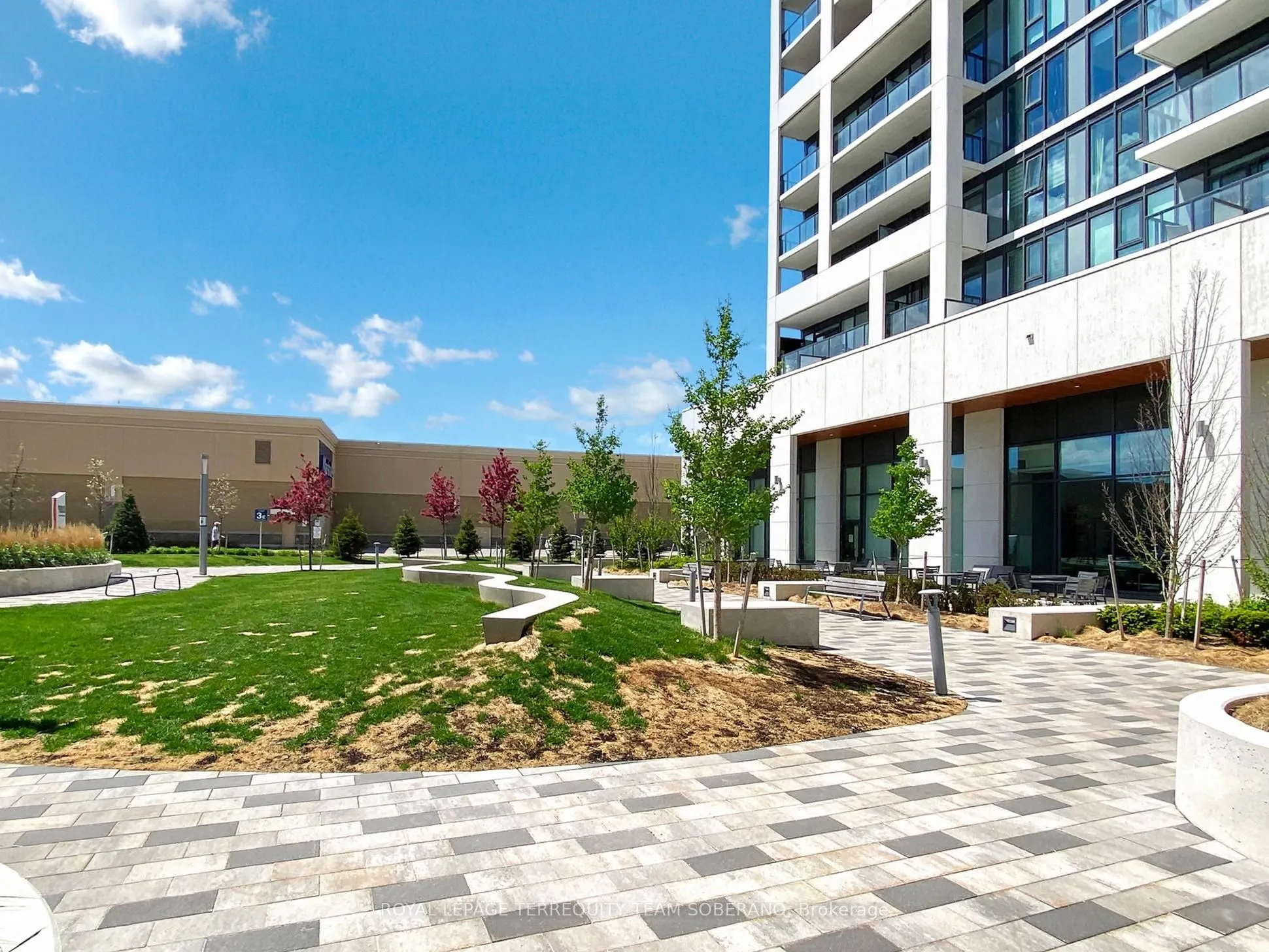 9000 Jane Street, #529