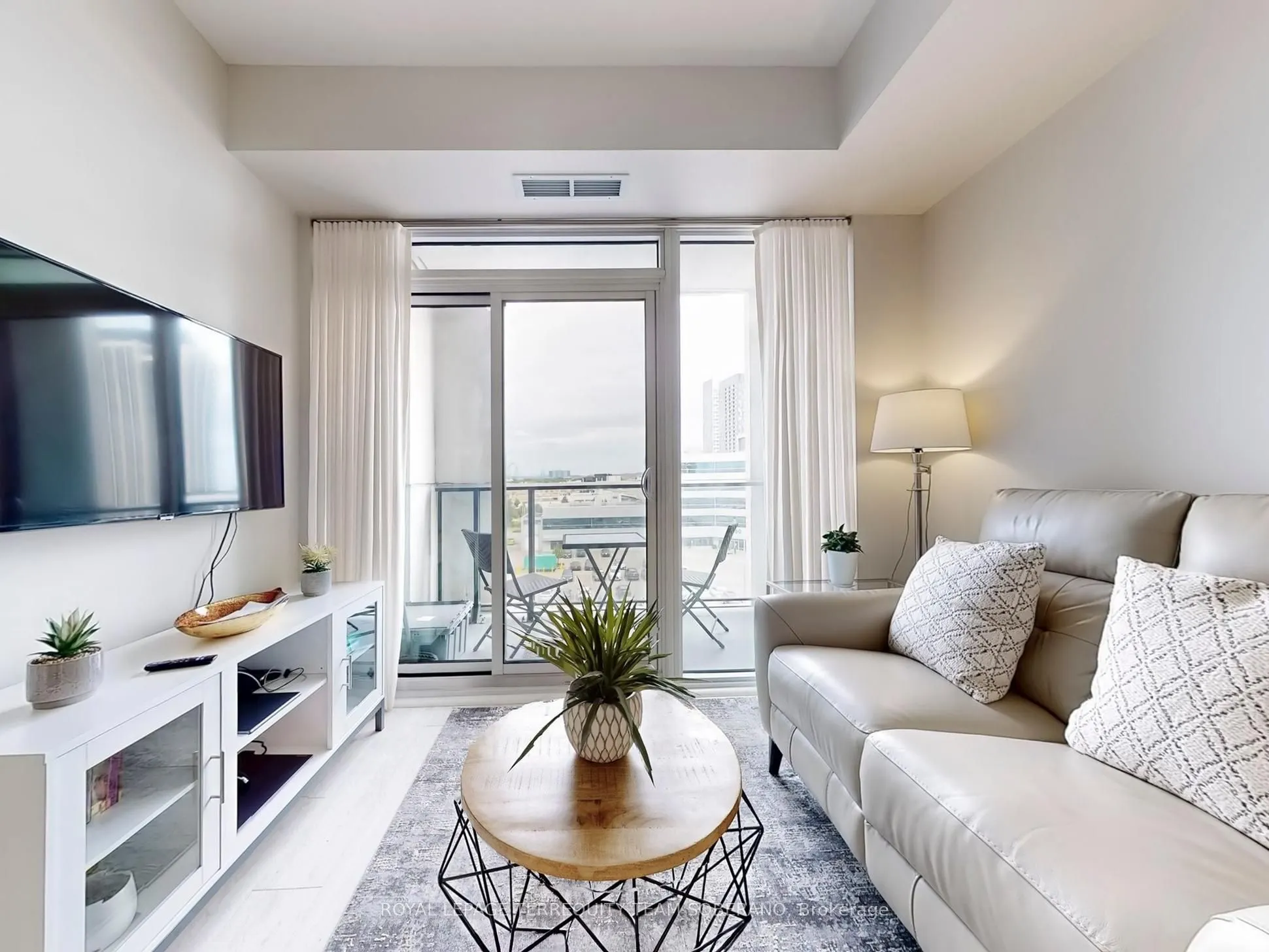 9000 Jane Street, #529