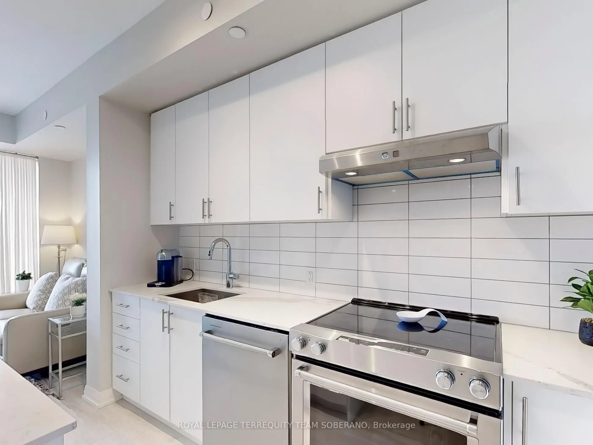 9000 Jane Street, #529
