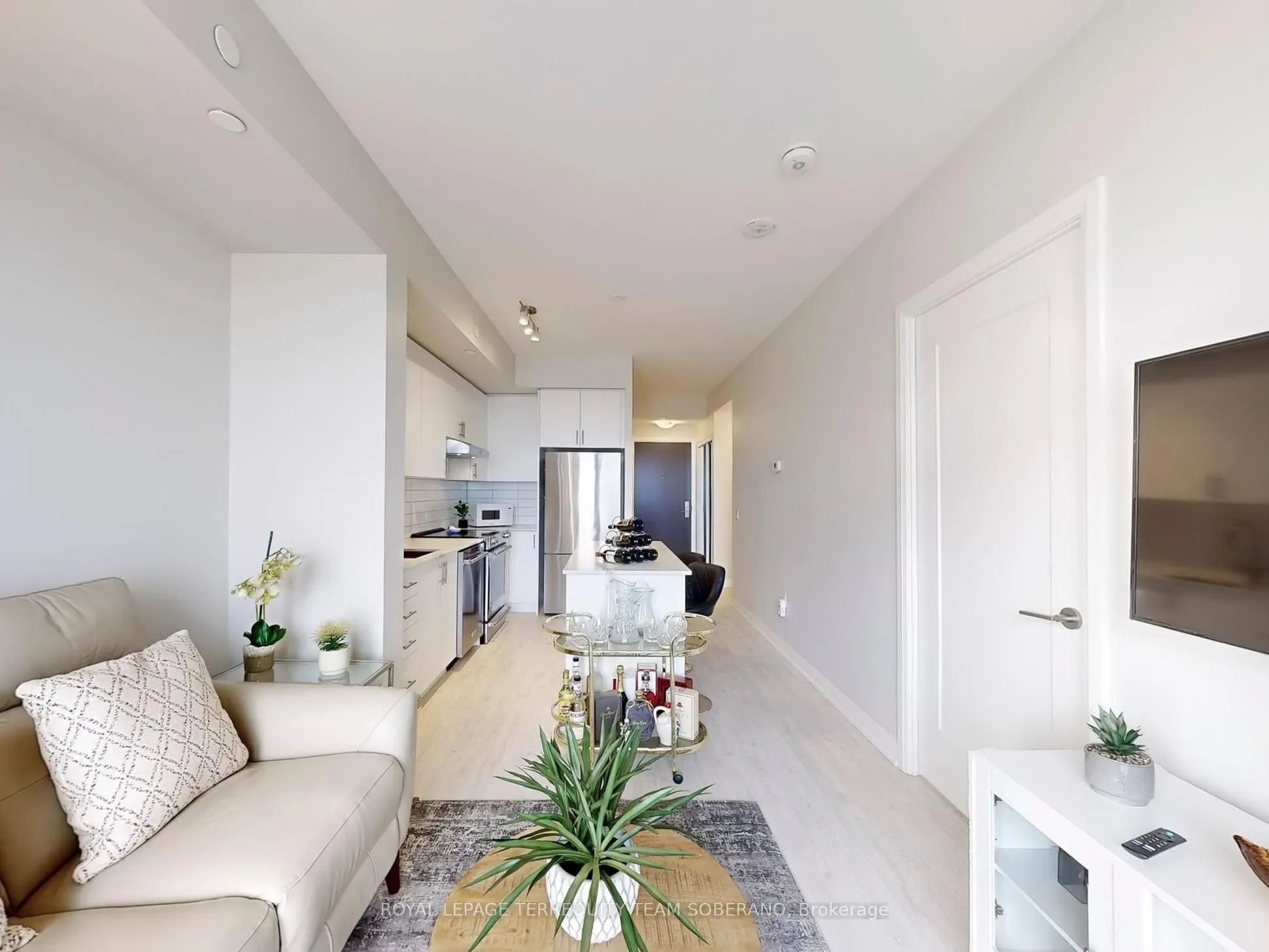 9000 Jane Street, #529