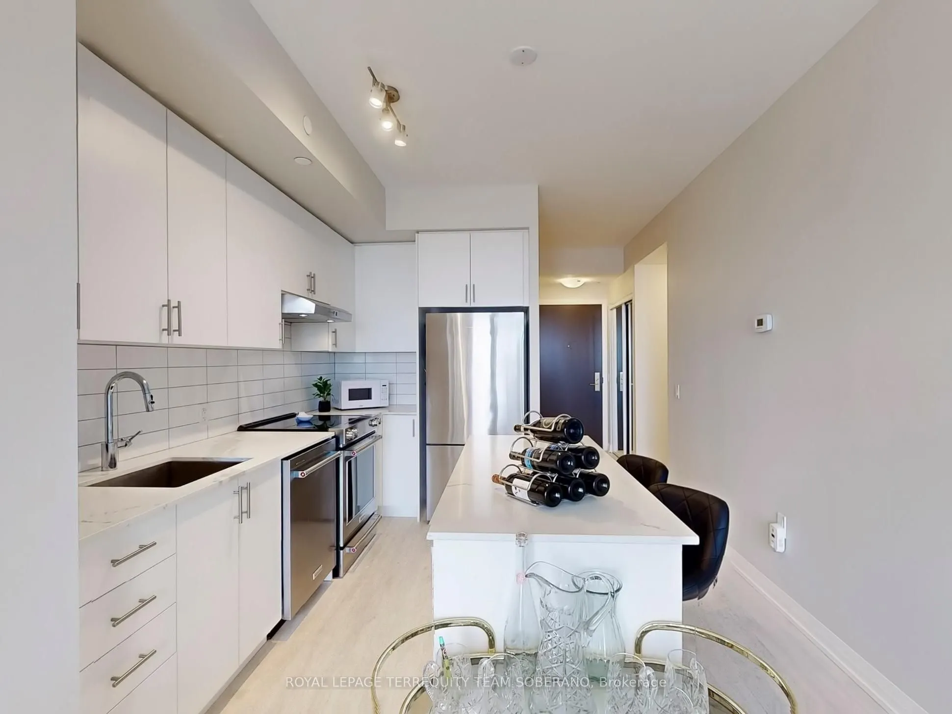 9000 Jane Street, #529