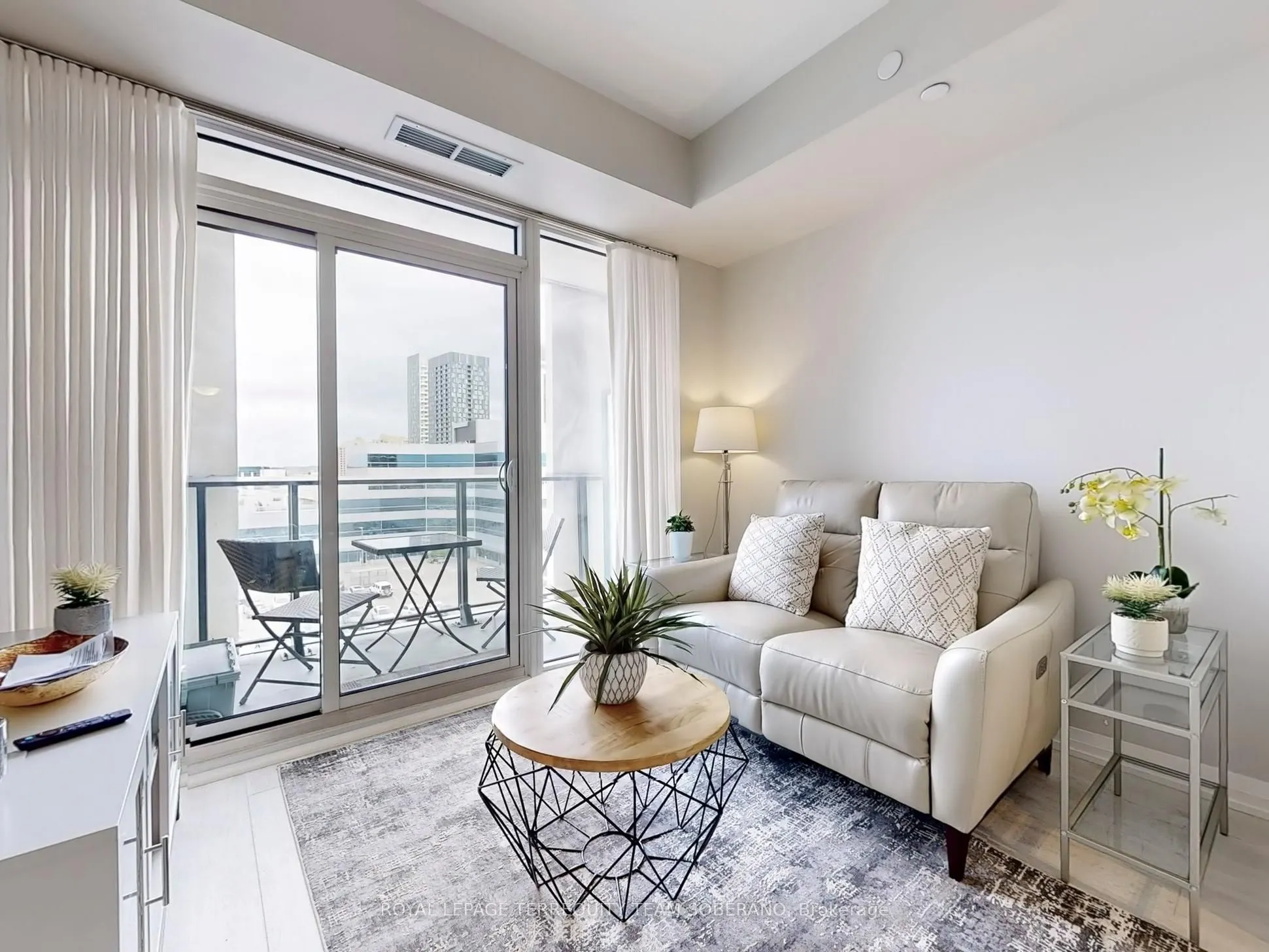9000 Jane Street, #529