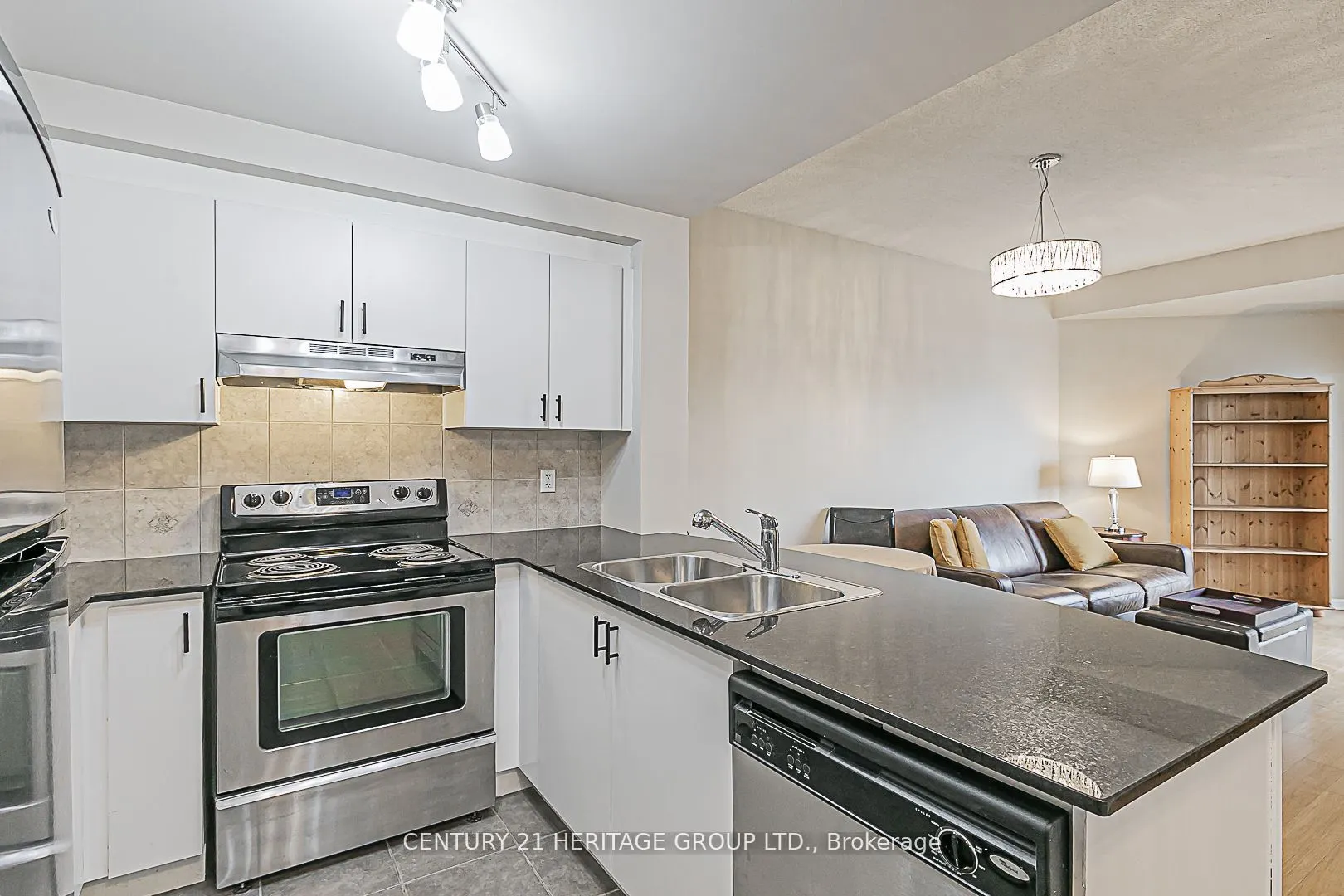 8 Maison Parc Court, #305