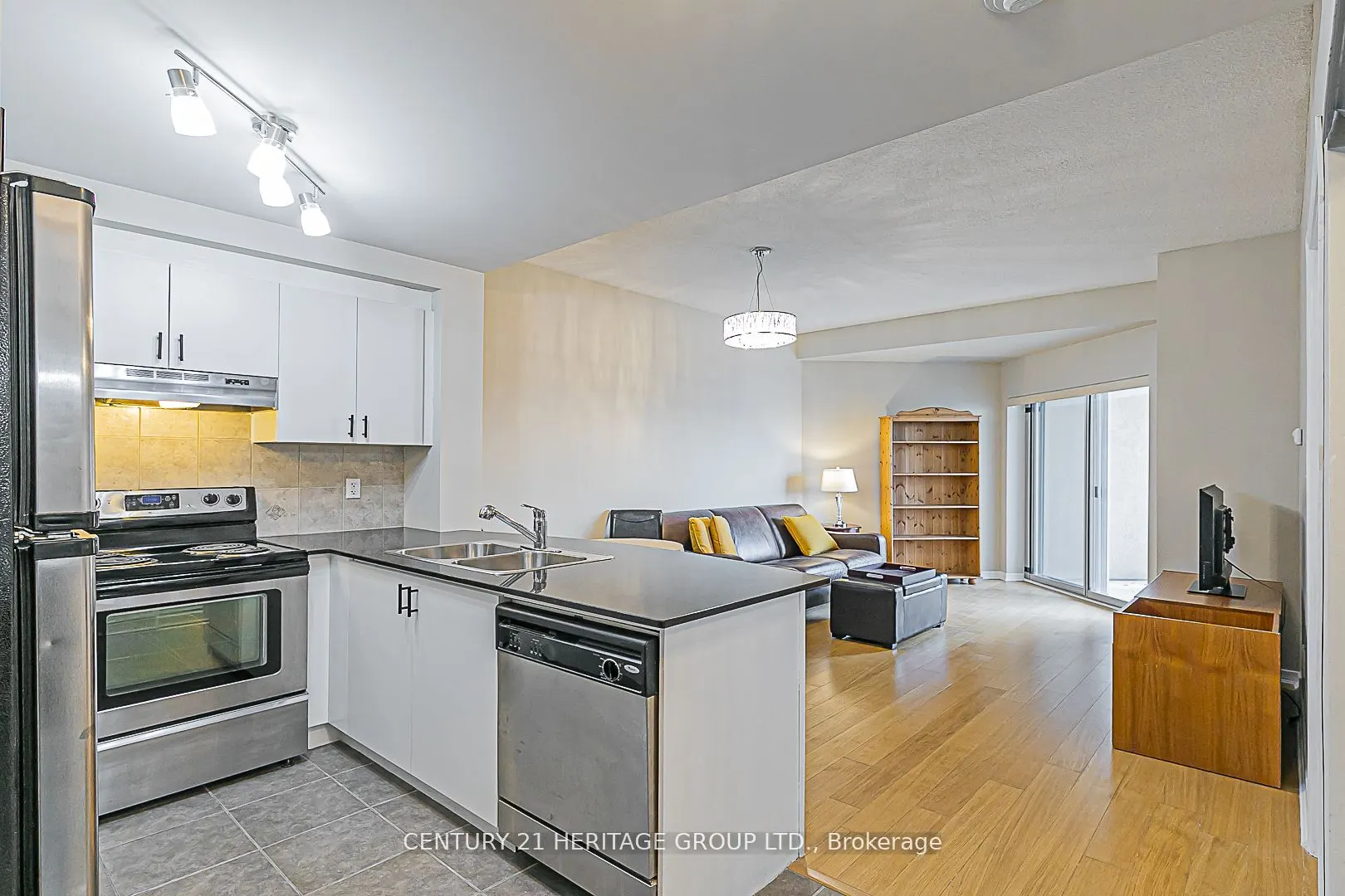 8 Maison Parc Court, #305