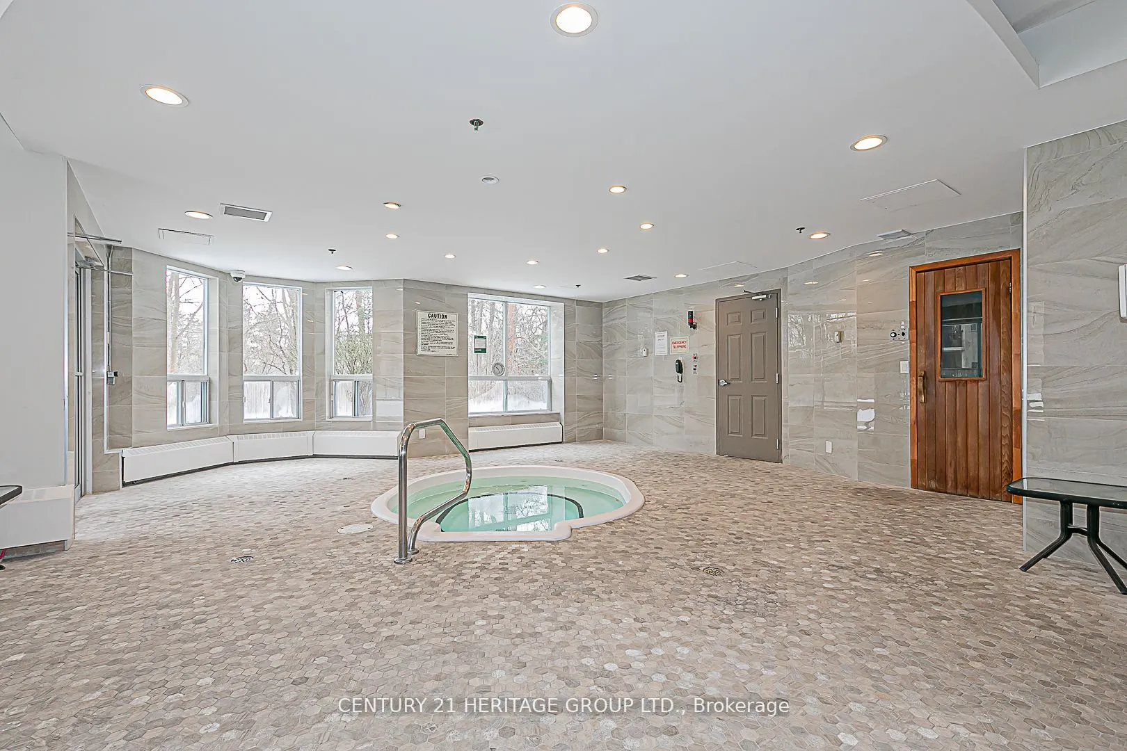 8 Maison Parc Court, #305