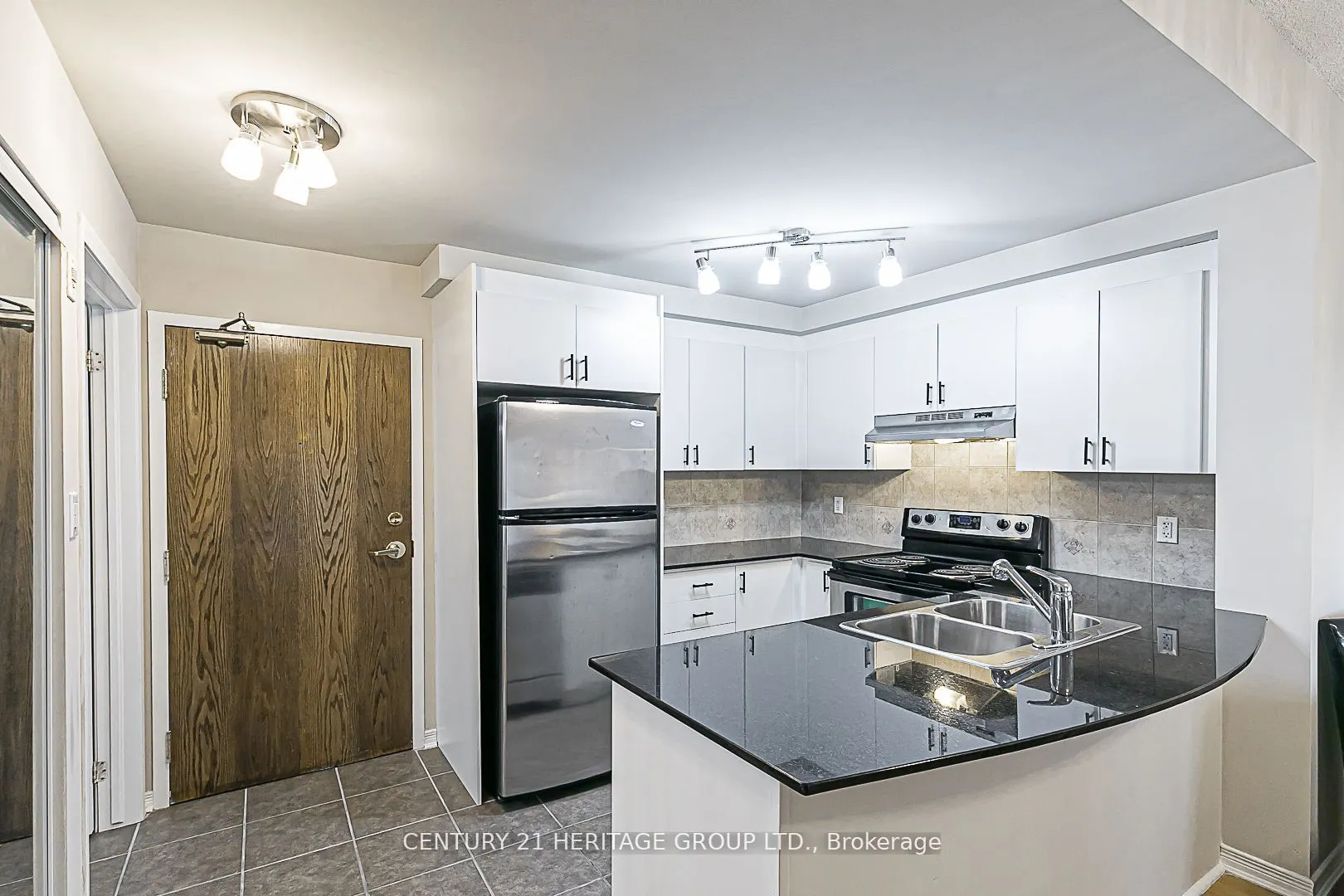 8 Maison Parc Court, #305