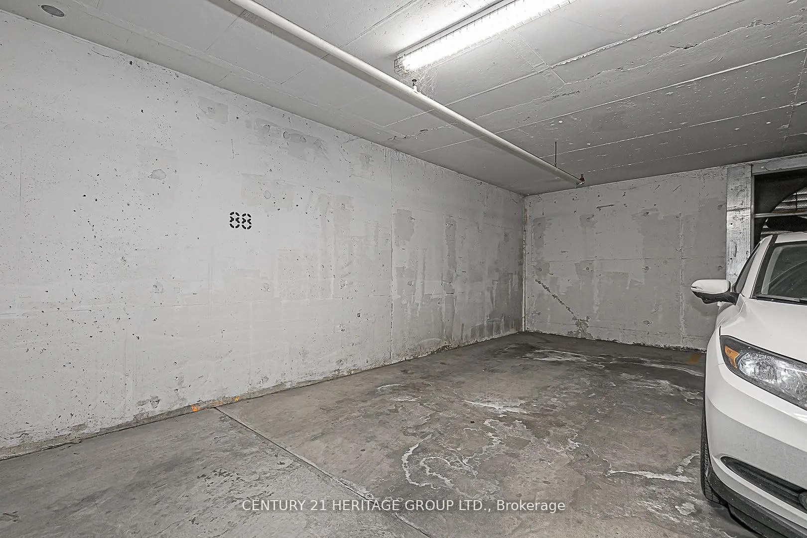 8 Maison Parc Court, #305