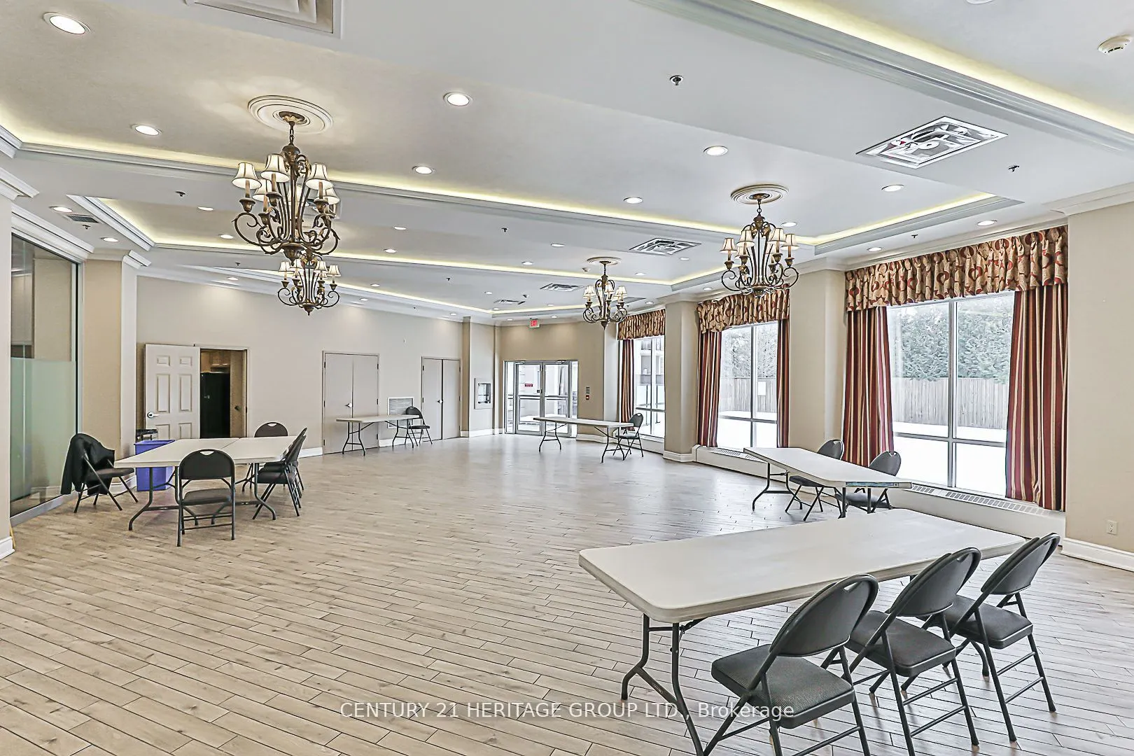 8 Maison Parc Court, #305