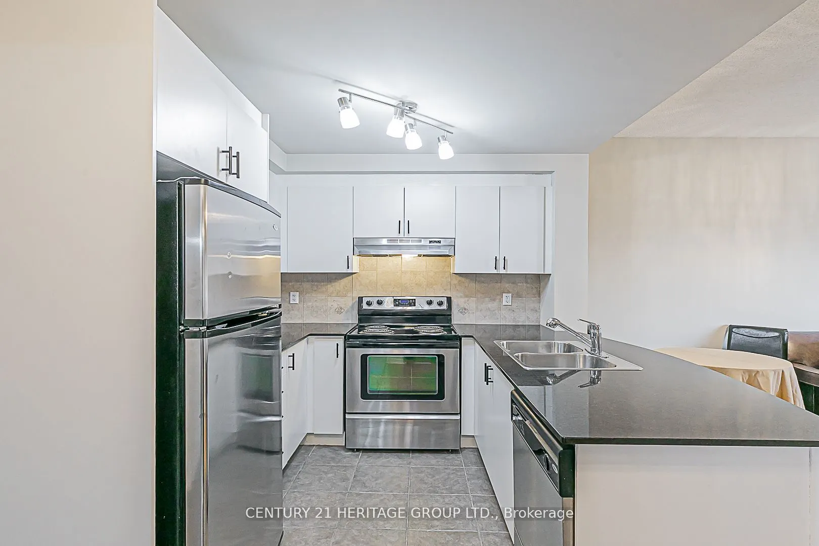 8 Maison Parc Court, #305