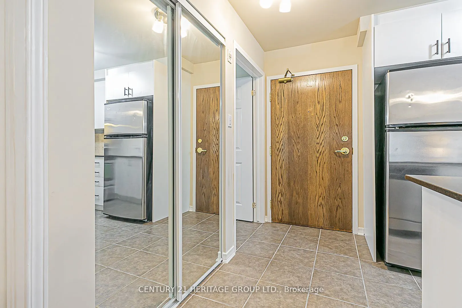 8 Maison Parc Court, #305