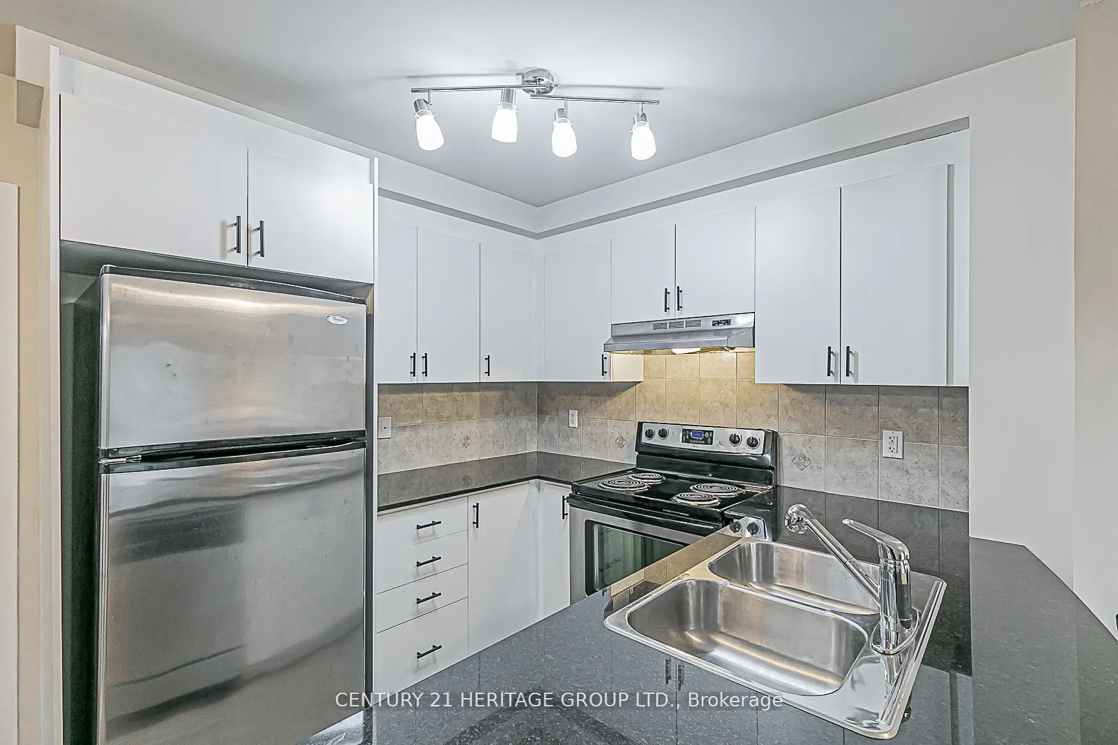 8 Maison Parc Court, #305