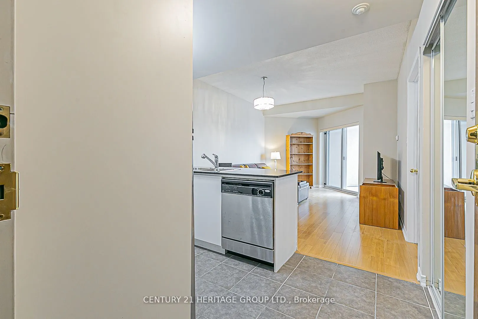 8 Maison Parc Court, #305