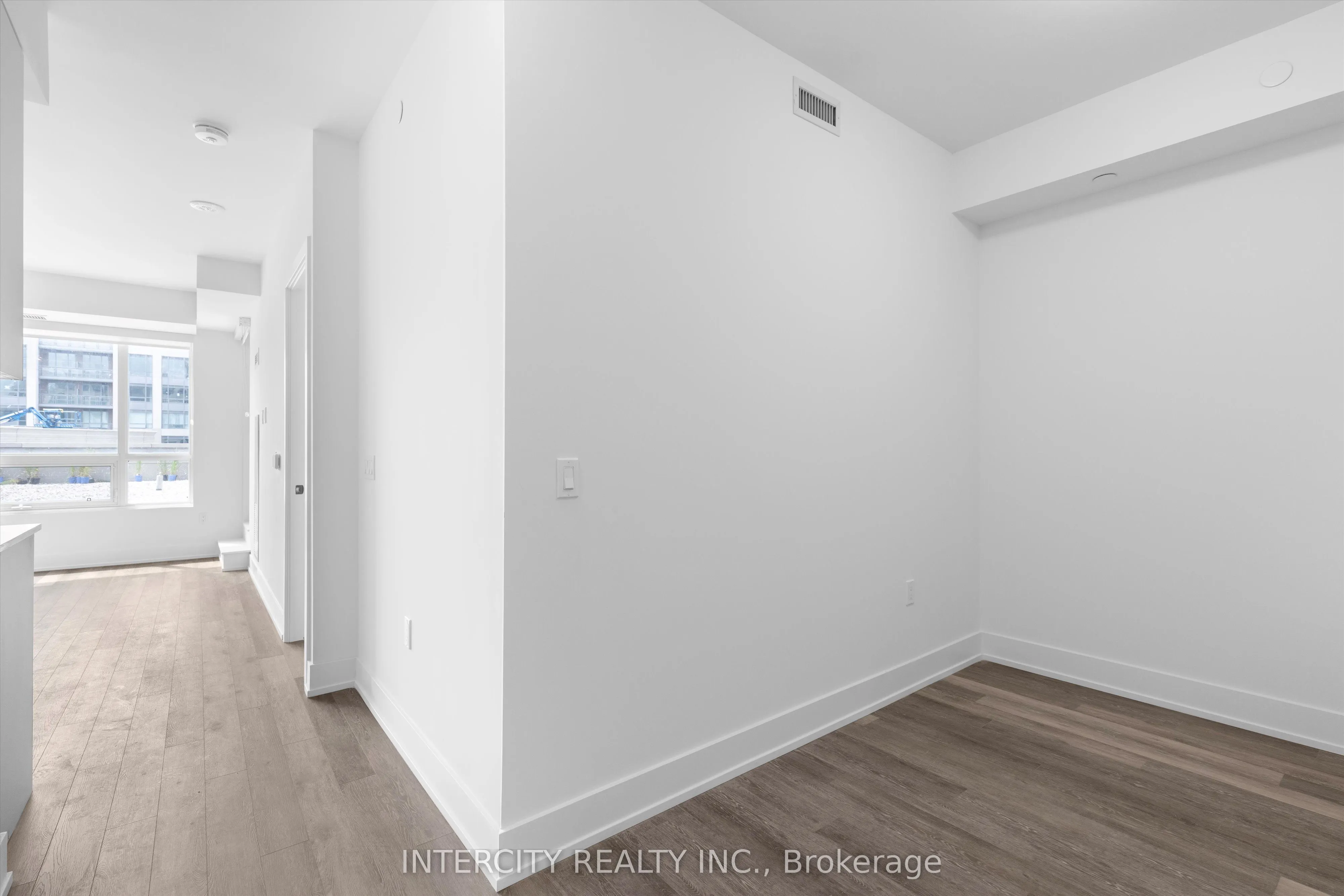 2075 King Road, #252