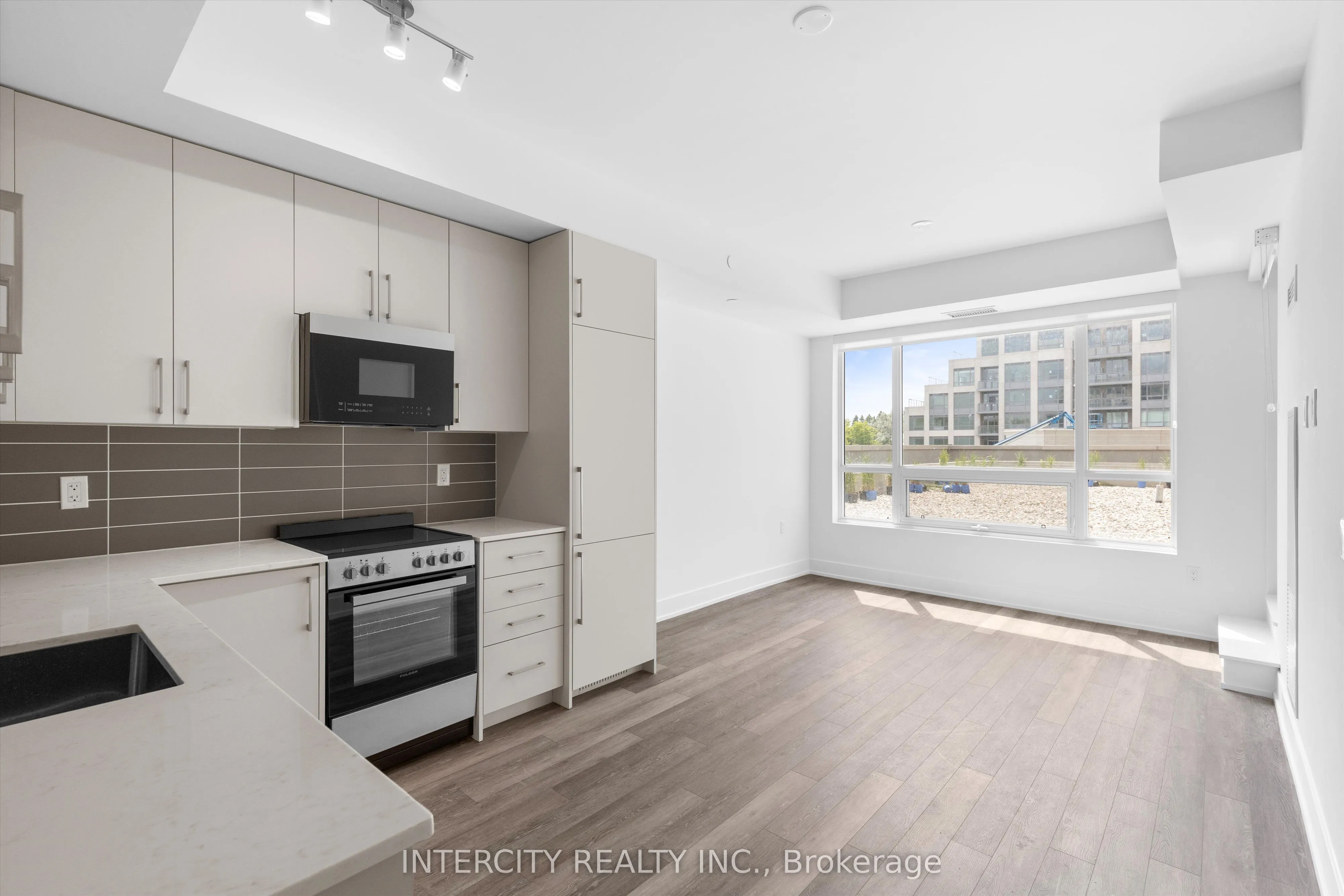 2075 King Road, #252