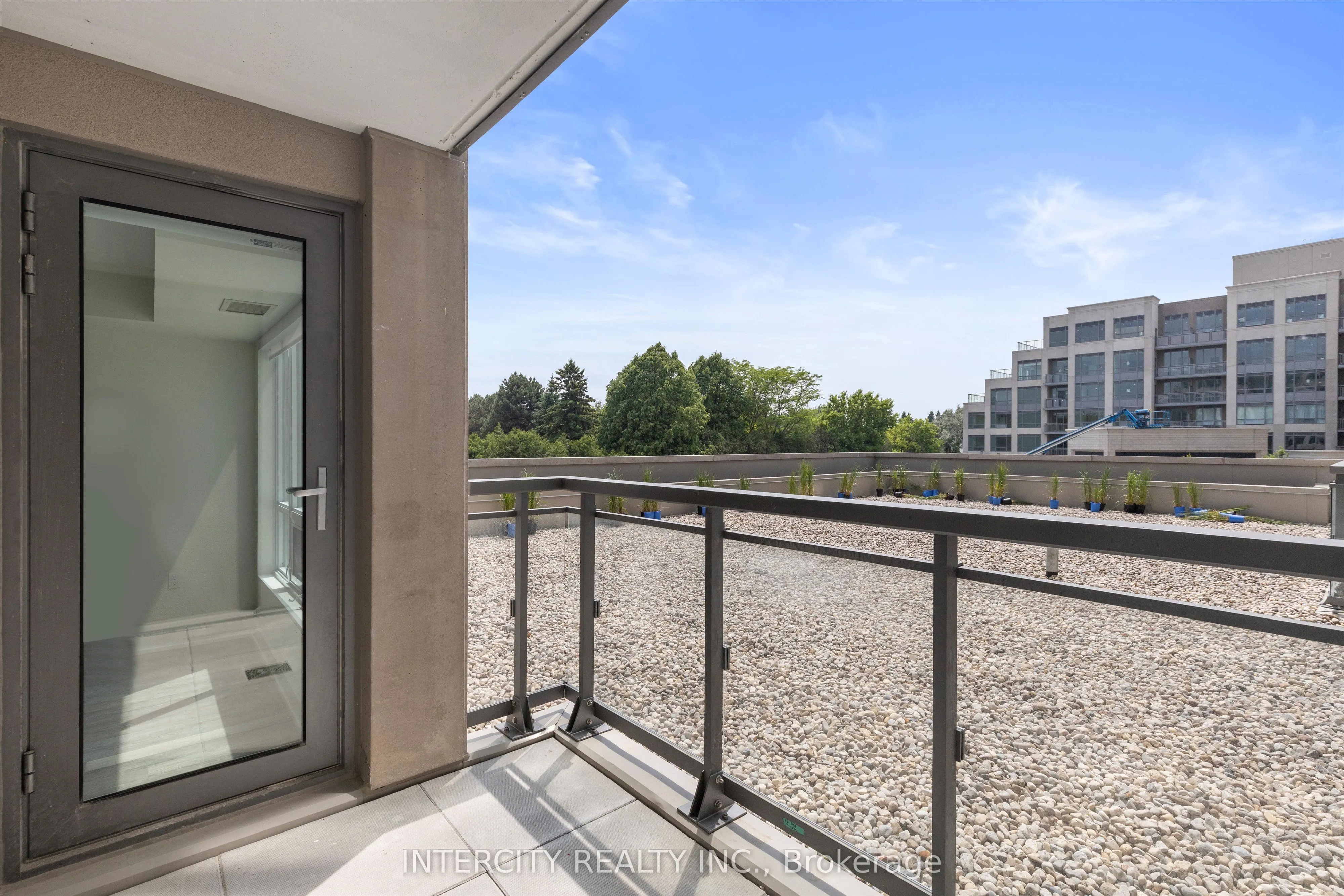 2075 King Road, #252