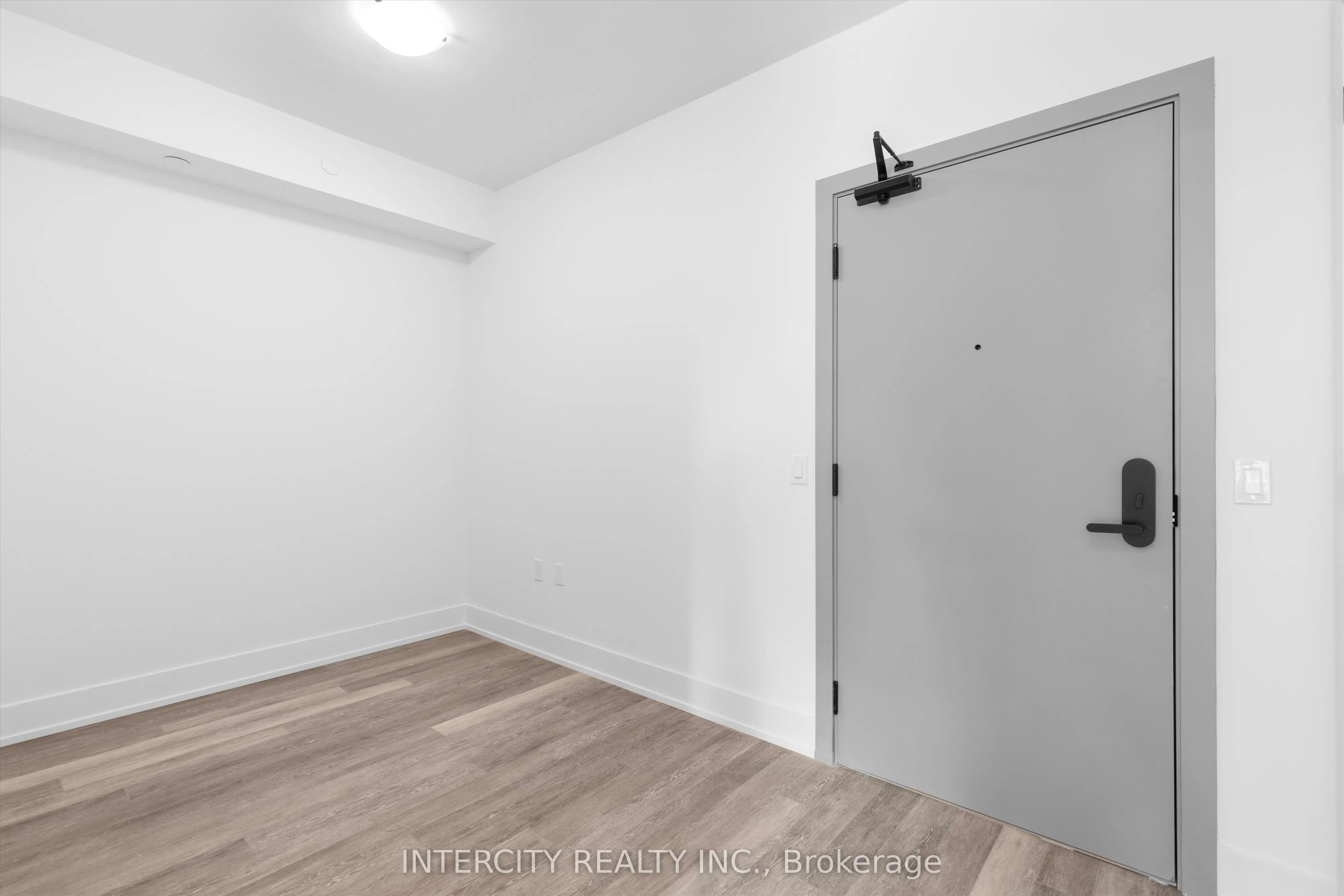 2075 King Road, #252