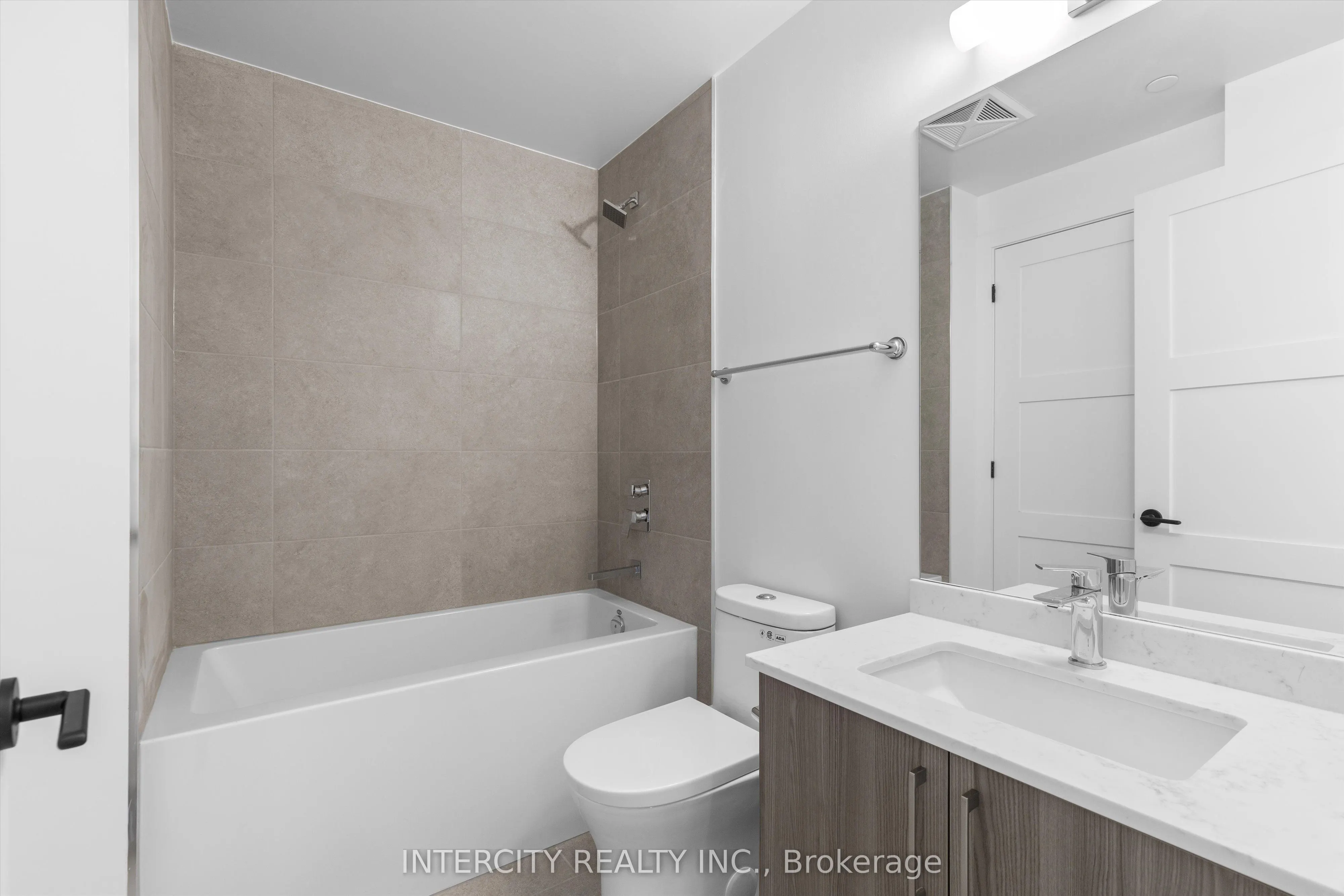 2075 King Road, #252