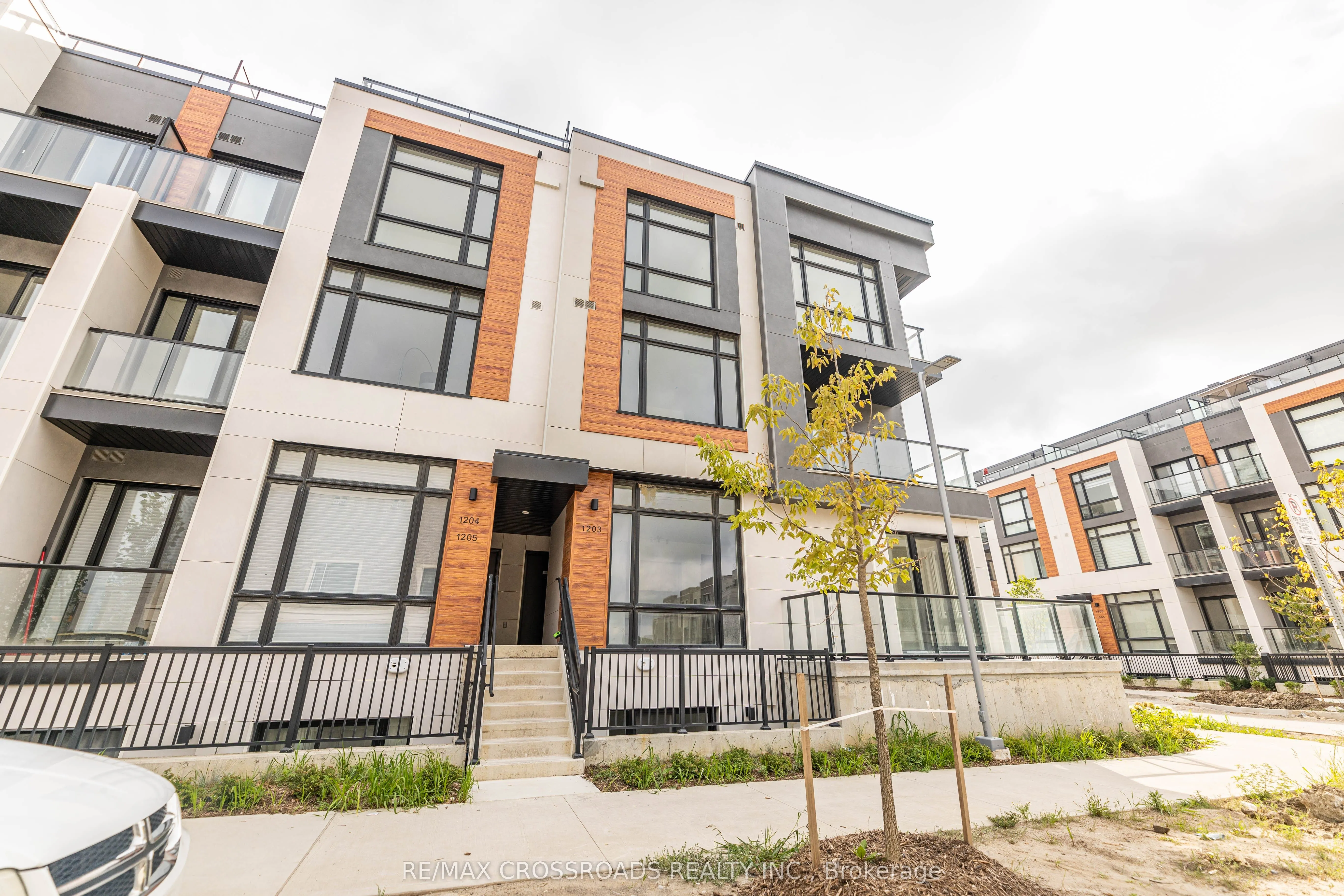 10 David Eyer Road E, #1203