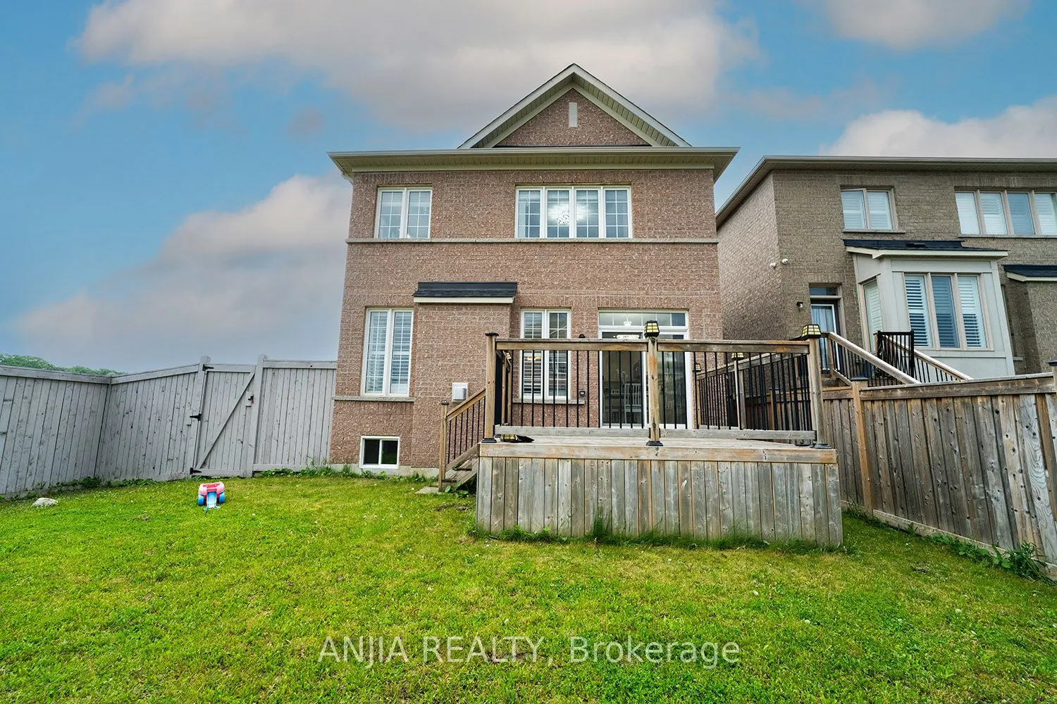 68 Lucida Court