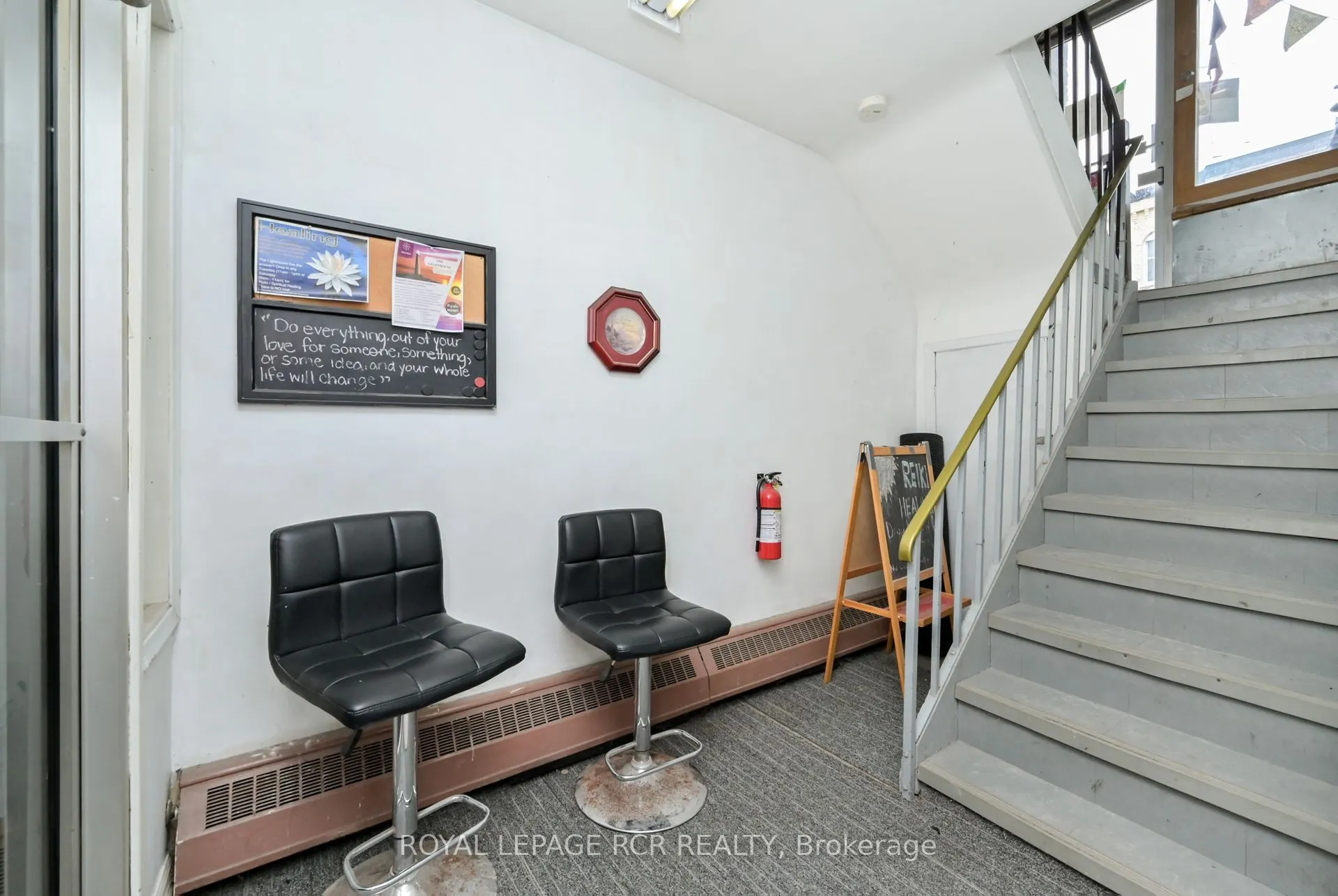 47 Victoria Street W