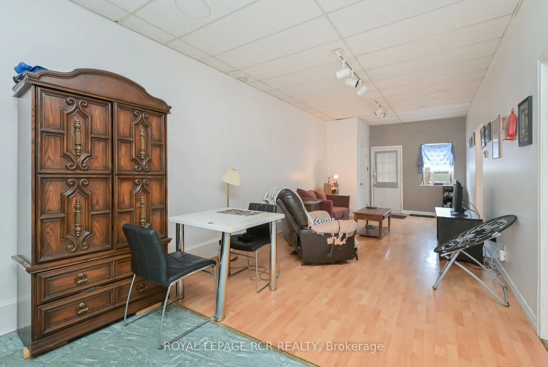 47 Victoria Street W