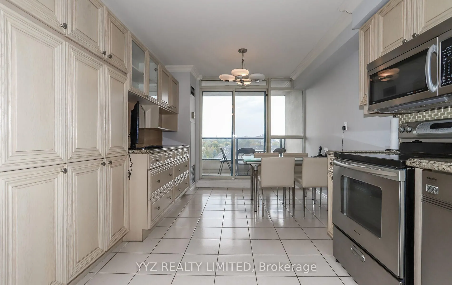 1 Clark Avenue W, #808