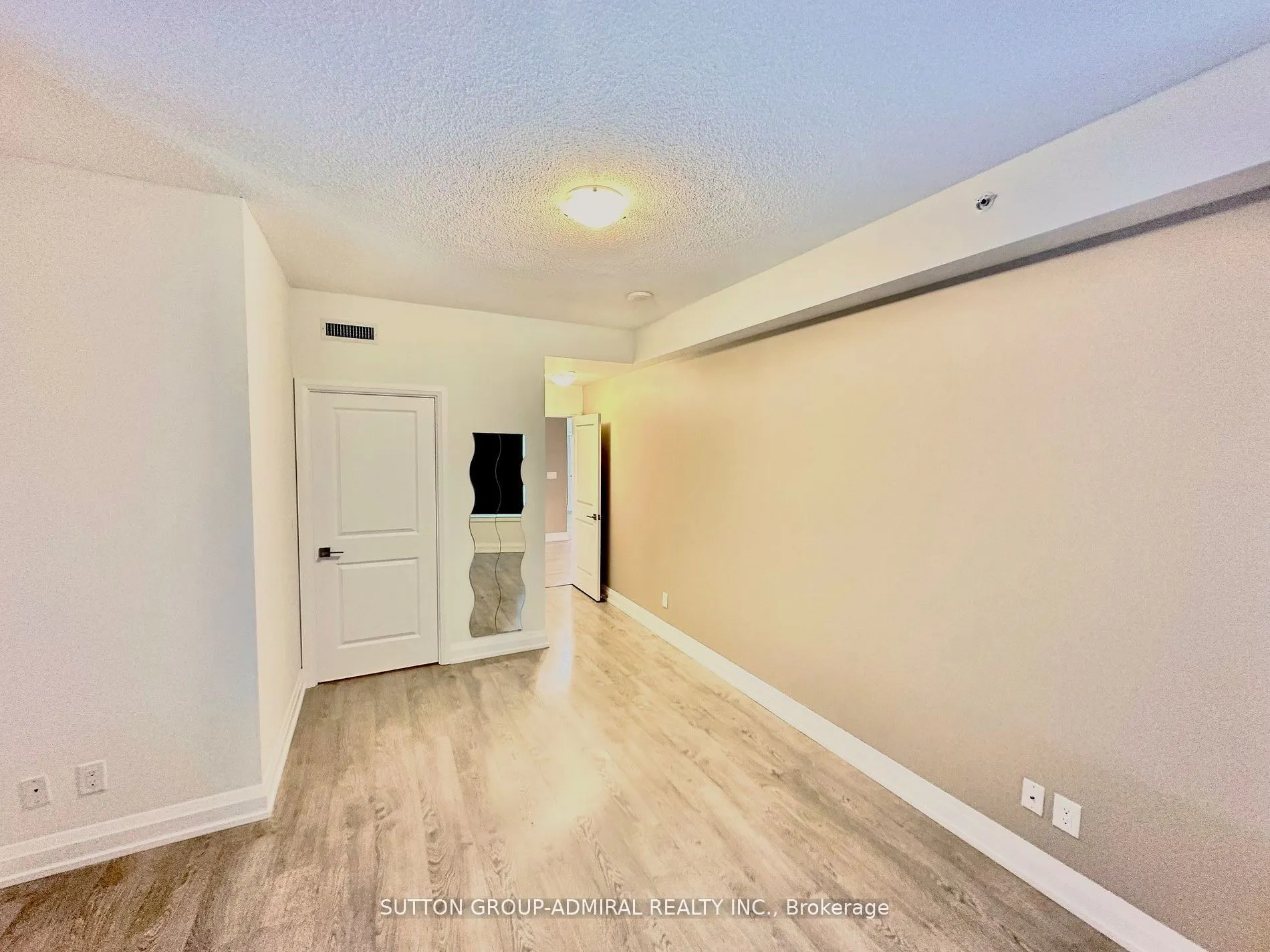 7171 Yonge Street, #1007