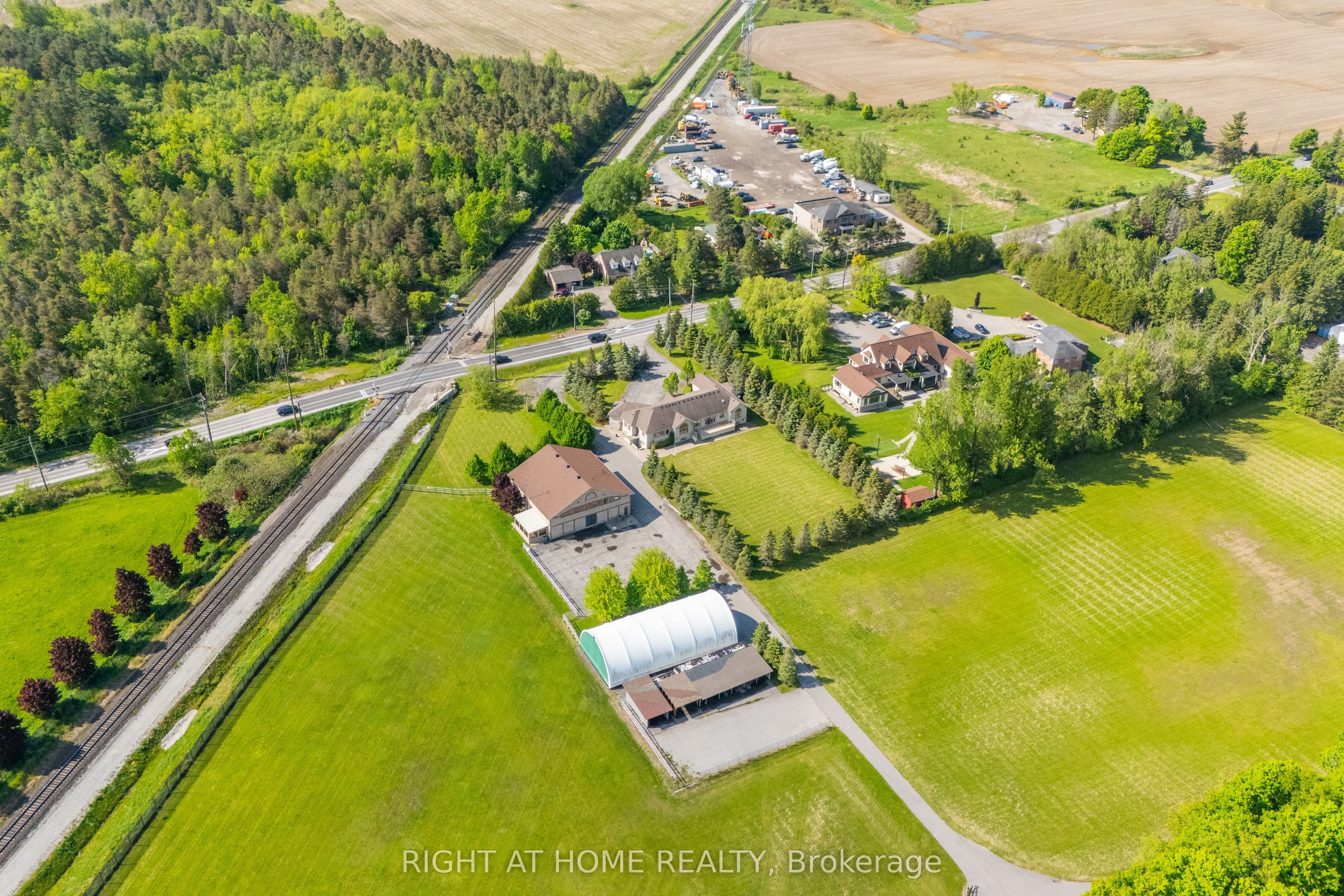 900 15th Side Road